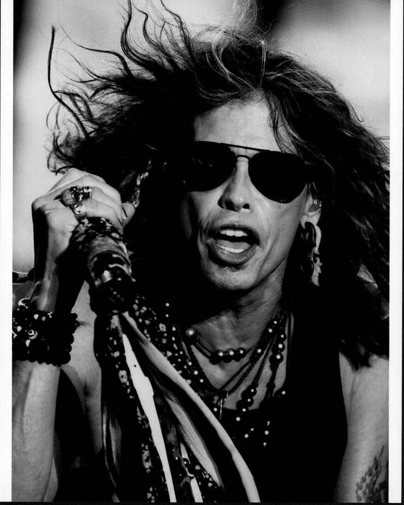 Amazon.com: Posterazzi Steven Tyler Singing Closeup Black And White Photo Print (16 x 20) - Item # MVM54208: Posters & Prints