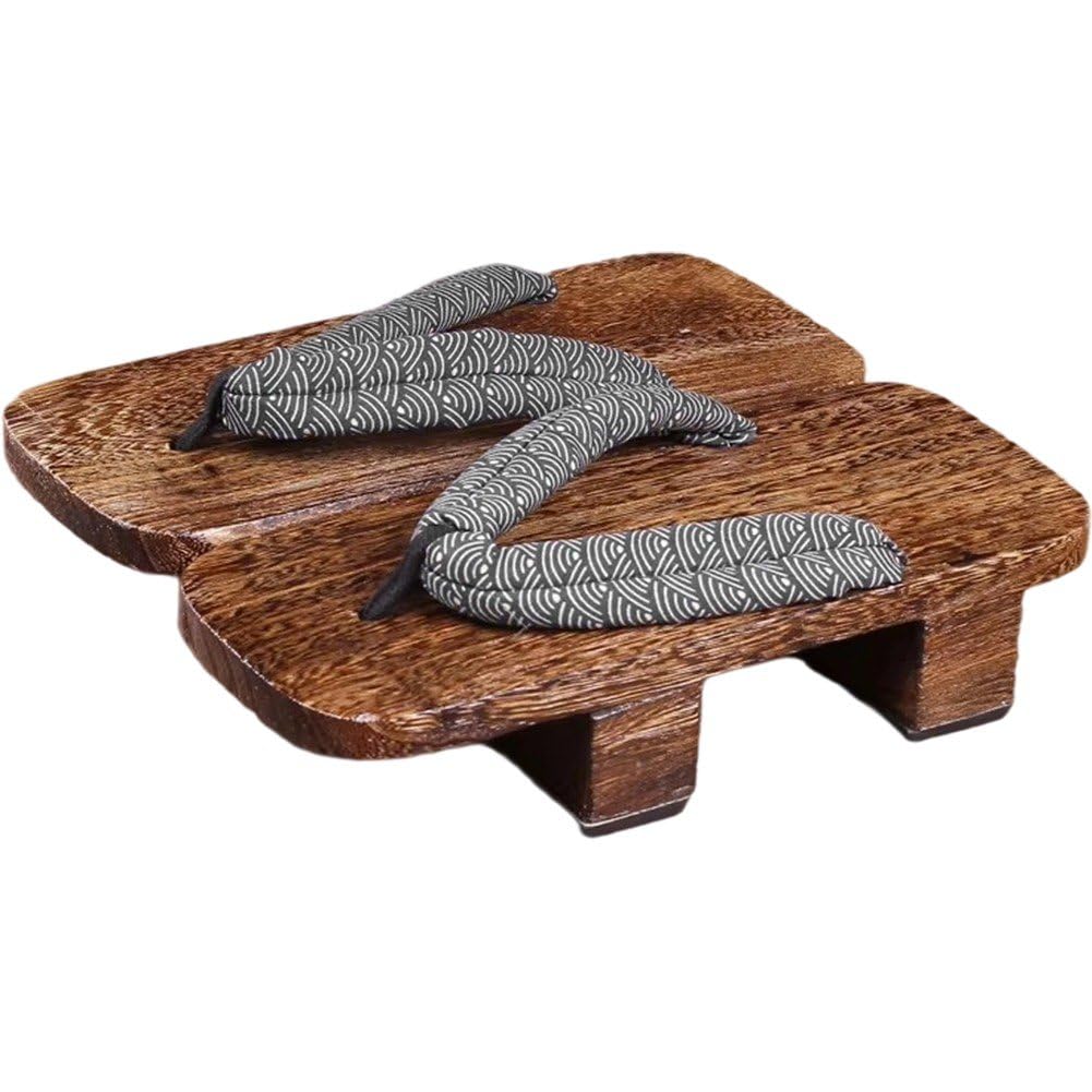 Zapatillas geta de madera y chanclas tradicionales de verano para piscina