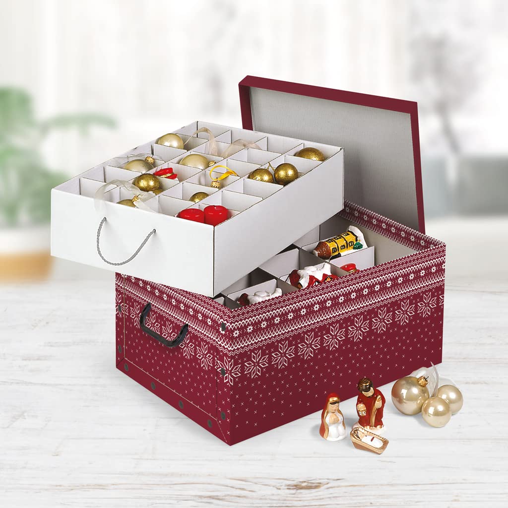 Kreher Set aus 3 Deko Kartons aus stabiler Pappe mit Griffen aus Kunststoff und Deckel. Mit Einsätzen für ca. 40 Christbaumkugeln. Design in Rot mit Schneeflocken. Stapelbar. Zur Selbstmontage.