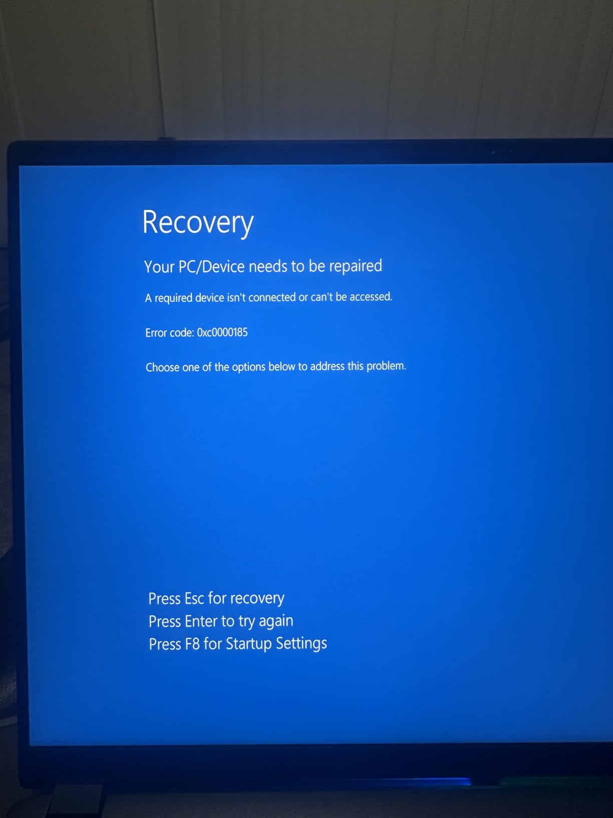 Внутренний view of the GIGABYTE AORUS 16X laptop showing components