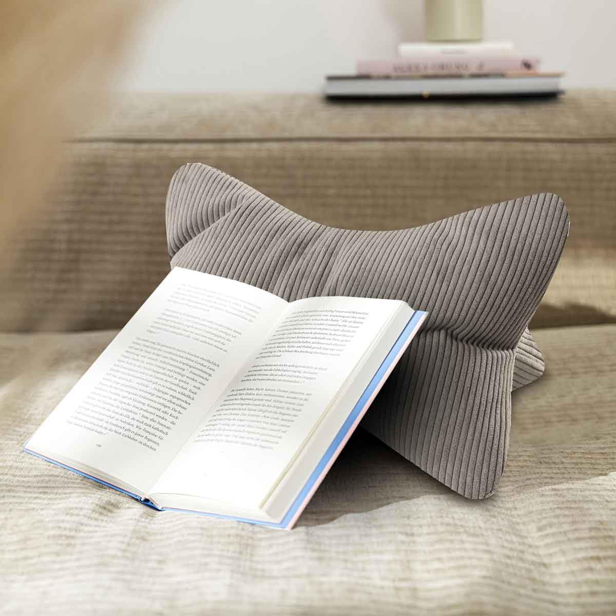MAGMA Leseknochen INGA 2er Set, Cord Look, Farbe grau, 42cm x 22cm, ergonomische Form für Nacken- oder Lendenstütze, Flexible Stütze für Bücher, E-Books oder Tablets