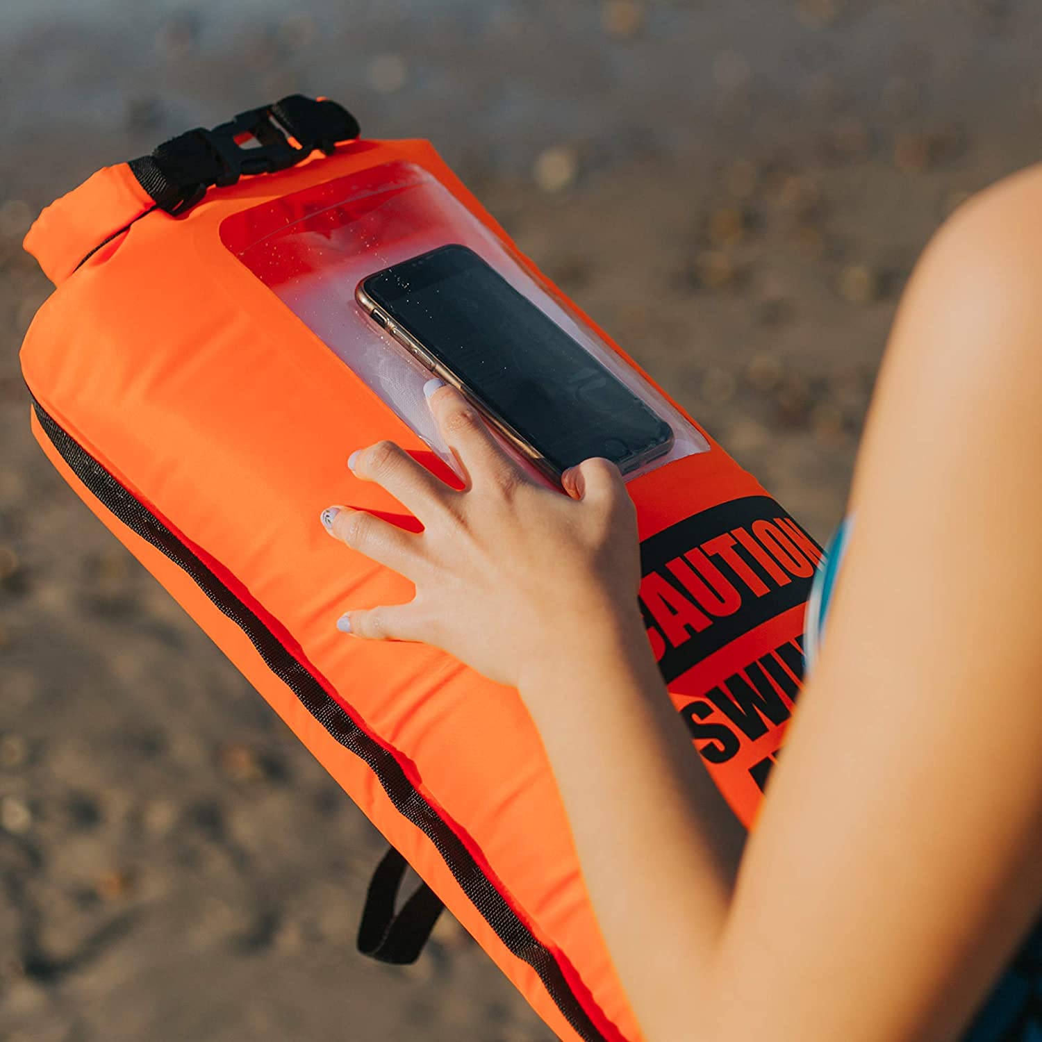 Schwimmboje 28 Liter. Schwimmboje Erwachsene freiwasser. Inklusive wasserdichter Tasche für das Handy. Ideal für Schwimmen, Triathlon oder andere Sportarten. Farbe Orange.