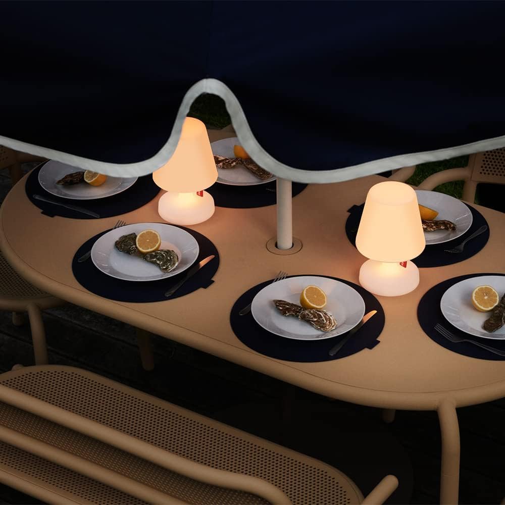 Fatboy Edison The Petit LED Tischlampe - 25cm Höhe - Weiß | Dimmbare Nachttischlampe mit Ladefunktion, Kabellos, Akku für 6 bis 20 Stunden, 3000K Leselampe, Indoor Outdoor Tischleuchte