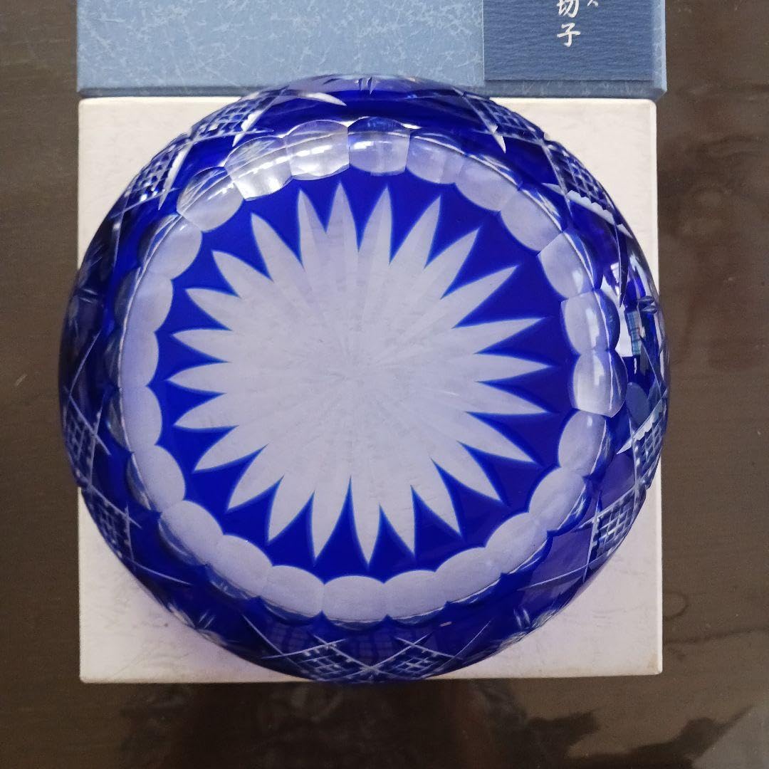 Amazon.co.jp: 創作ガラス 藍色切子ボウル 曽根工芸 : ホーム