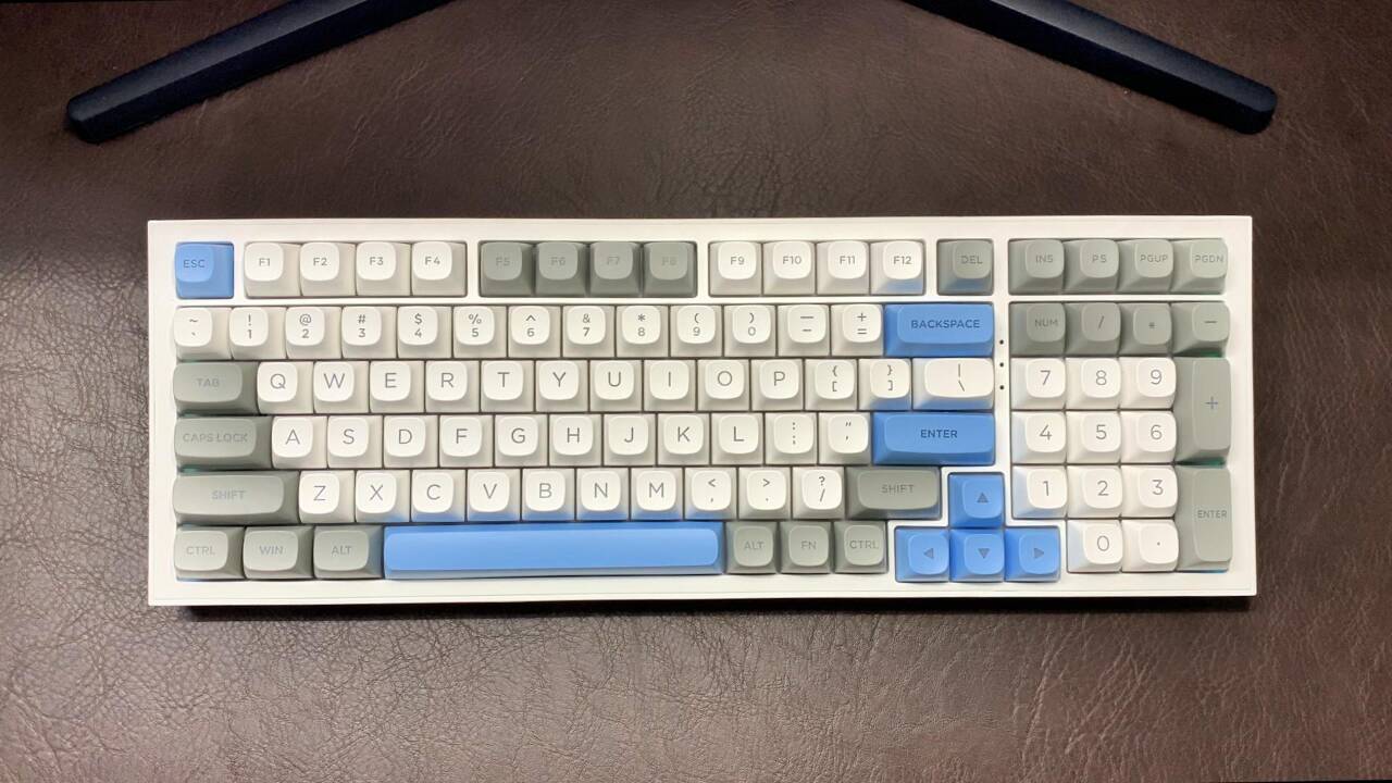 Amazon | Redragon K723 ワイヤレス メカニカルキーボード 銀軸