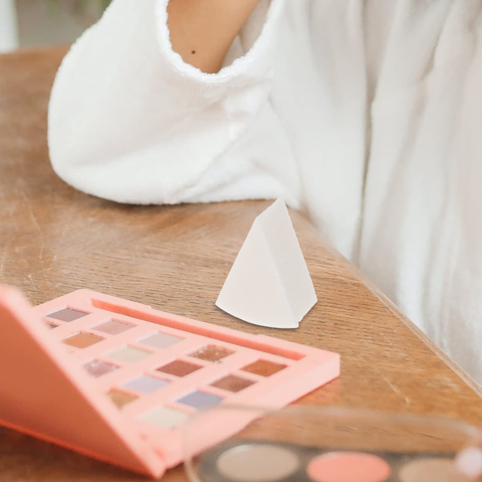 SOLUSTRE Latex Triangular Sponge Puff 16 Pcs Dual Sided Makeup Puff Makeup Sponges Wet and Dry Face Makeup Puff Reusable Washable Sponges Puff for Make Up