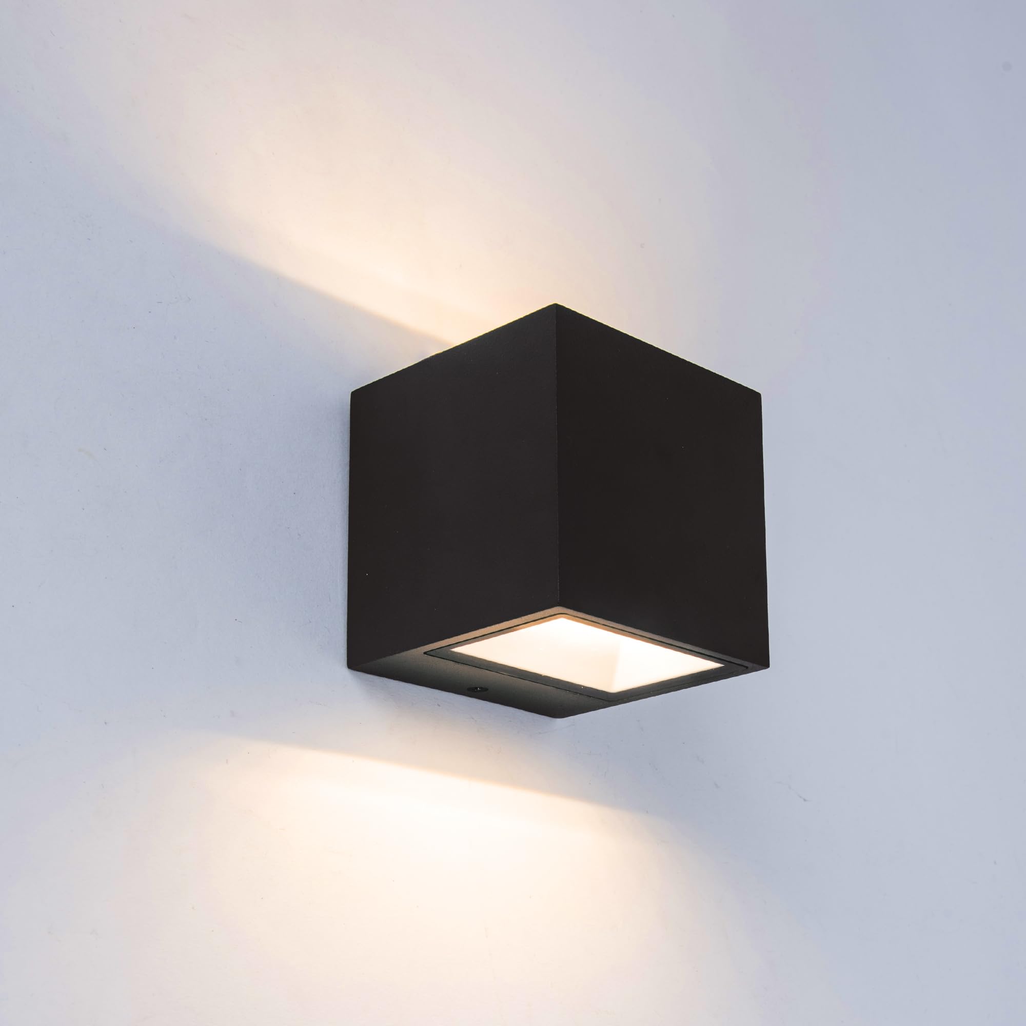 LUTEC Moderne LED-Außenwandleuchte, Innen- und Außenwandlampe aus rostfreiem Aluminium, Außenwandlaterne mit kaltweißem Licht 850 lm, 3000 K, wasserdicht für den Eingangsbereich