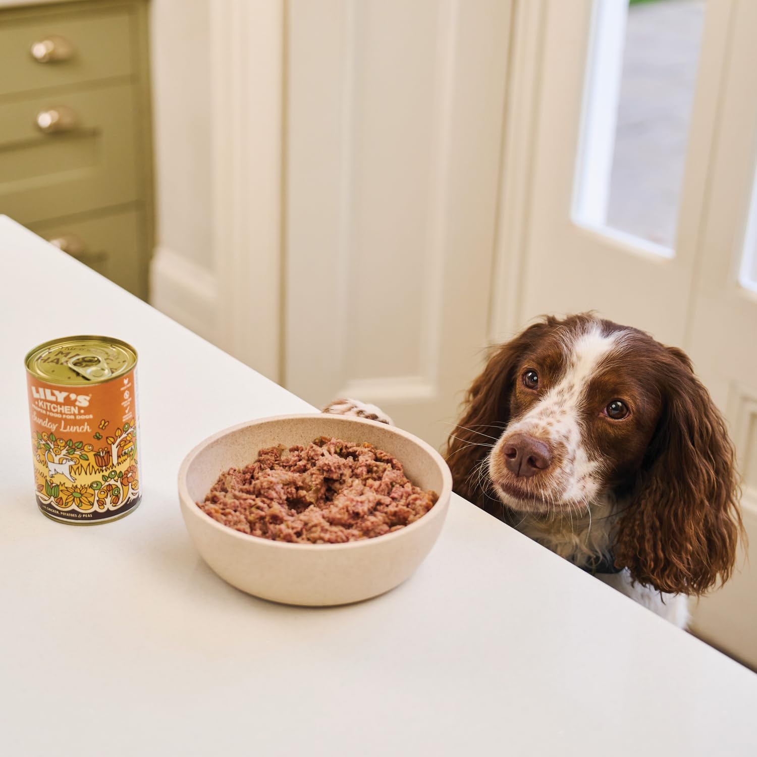Lily's Kitchen Aliment humide naturel en boîte pour chiens adultes, Déjeuner dominical, recette sans céréales (6 x 400g Conserve)
