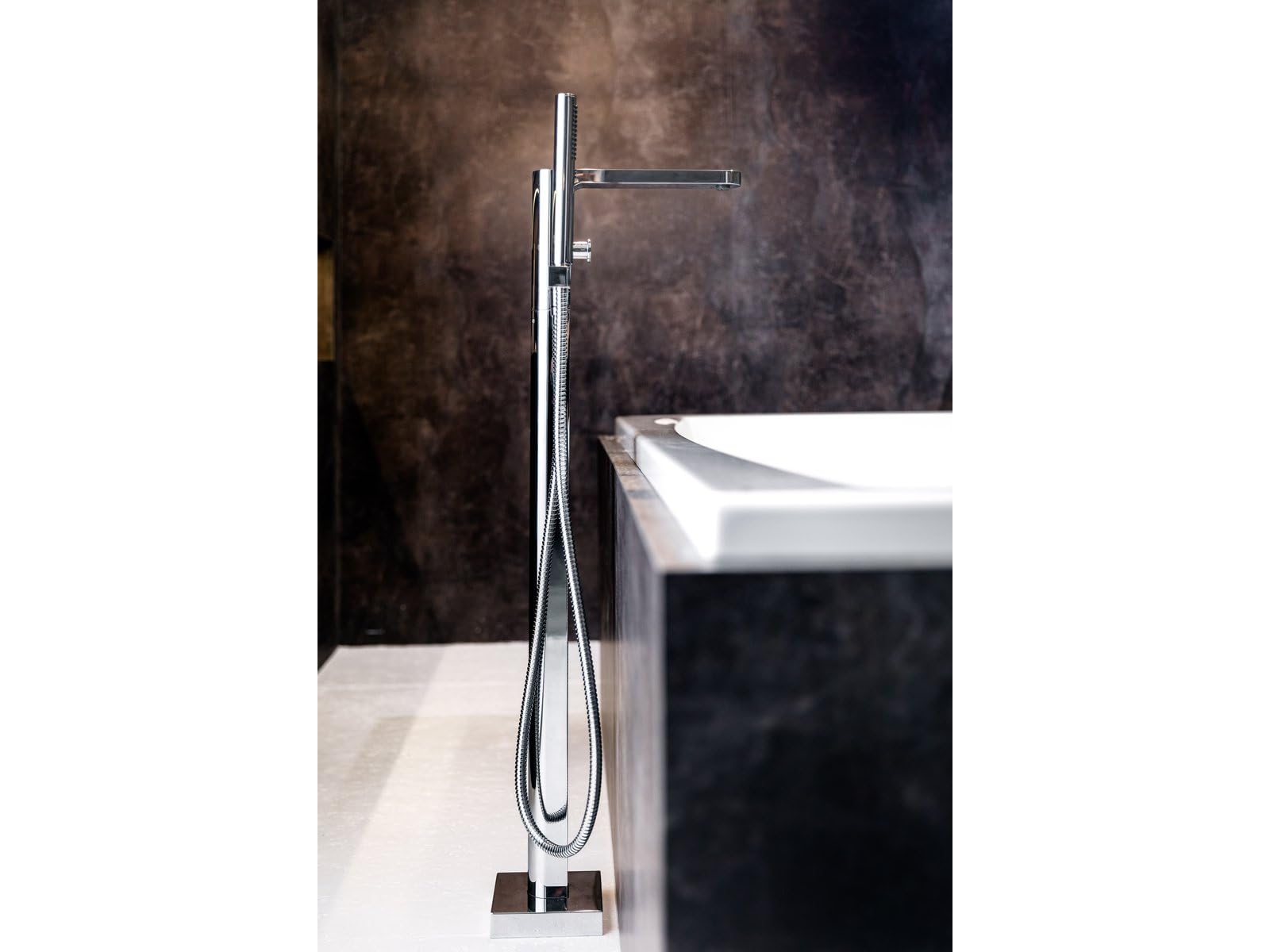 RAVAK Grifo de bañera independiente Chrome CR 080.00 – Grifo monomando para bañera con R-Box | Grifo de baño de pie para bañera independiente