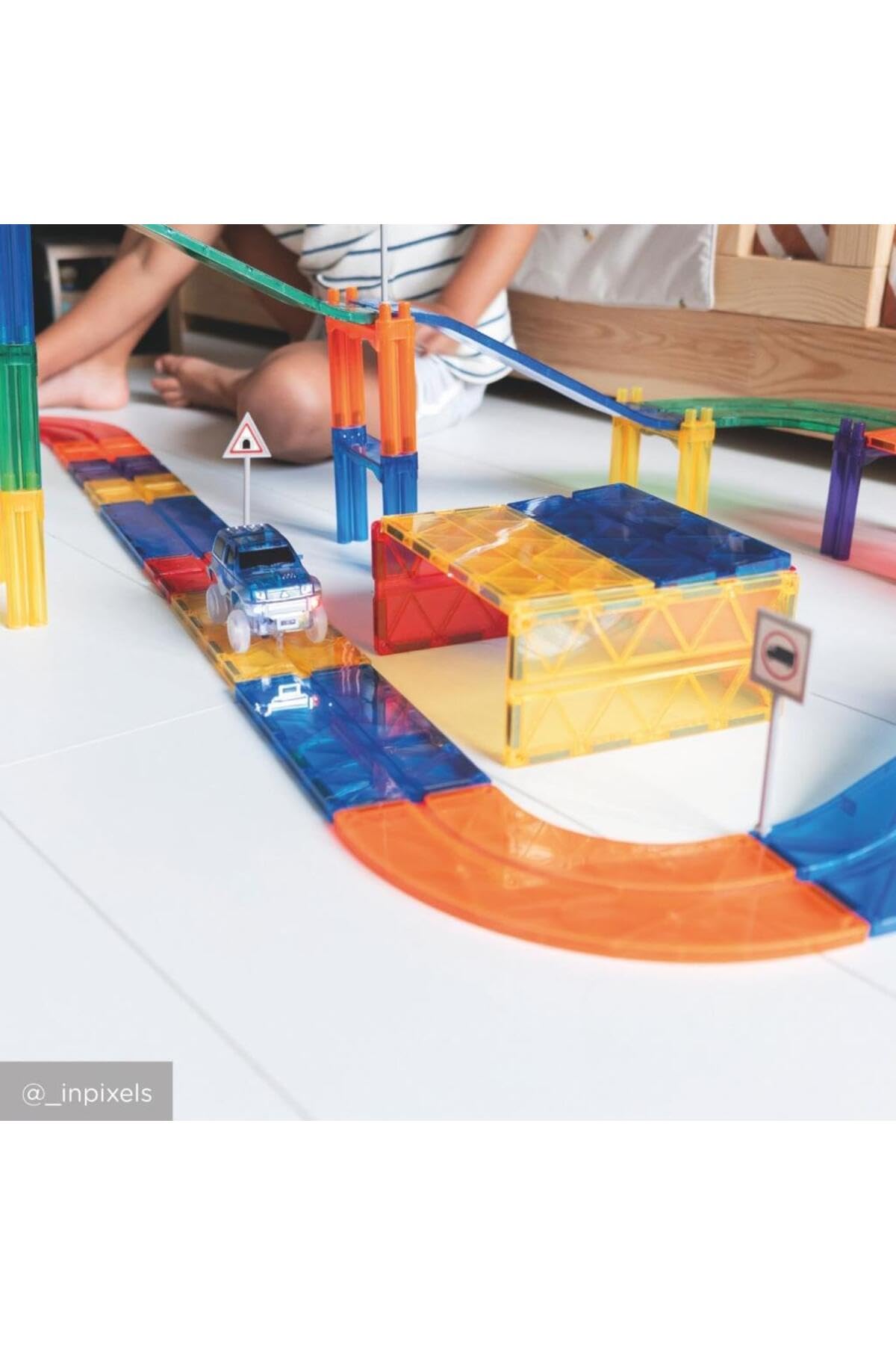 Autobahn-Bausatz in Knallfarben 65 Teile, Magnetspielzeug Rennstrecke mit Auto, Verkehrsschilder, Robustes Lernspielzeug, langlebige Magnetbausteine, für Kinder ab 3 Jahren