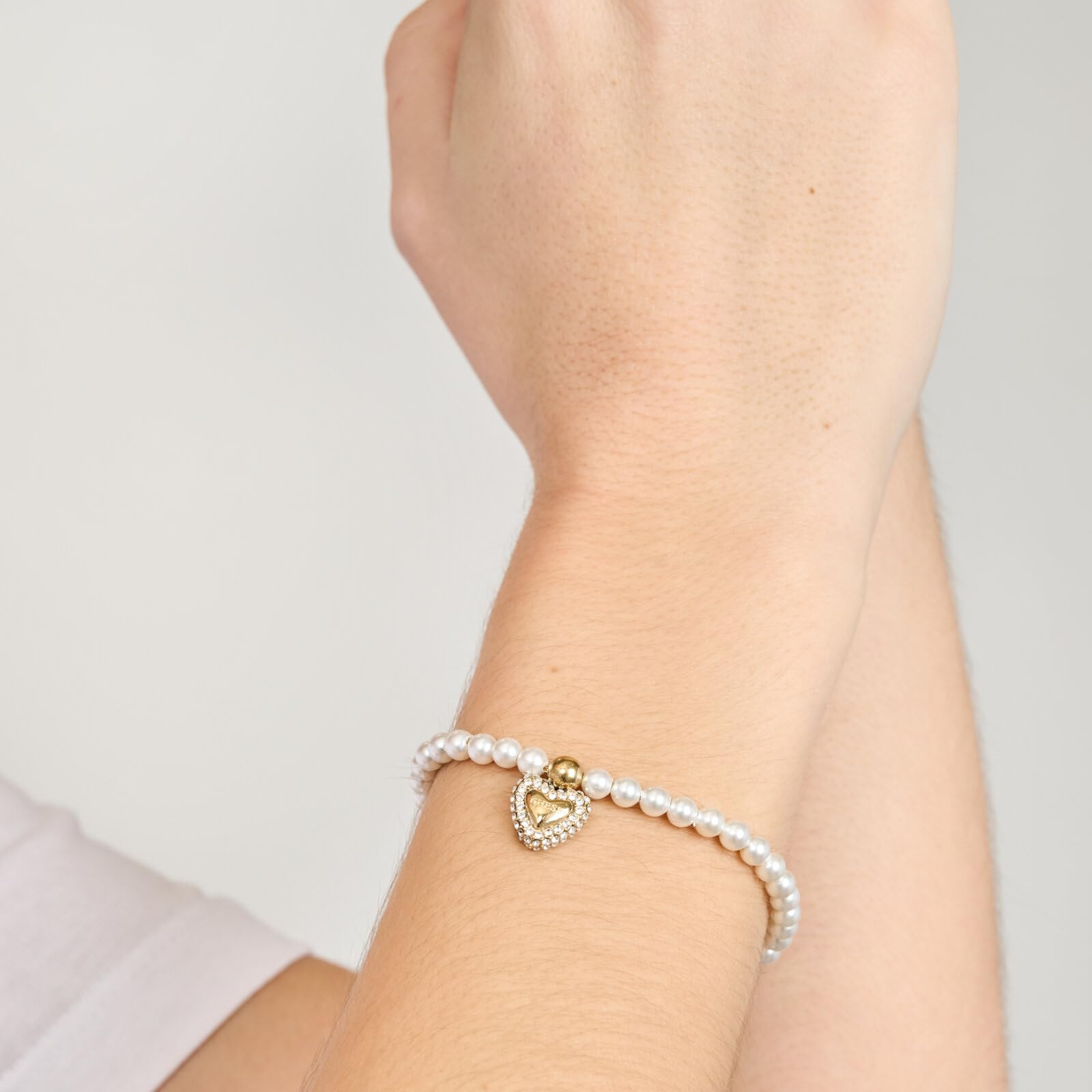 GUESS brazalete Beloved Pave Heart Bracelet Yellow Gold dorado