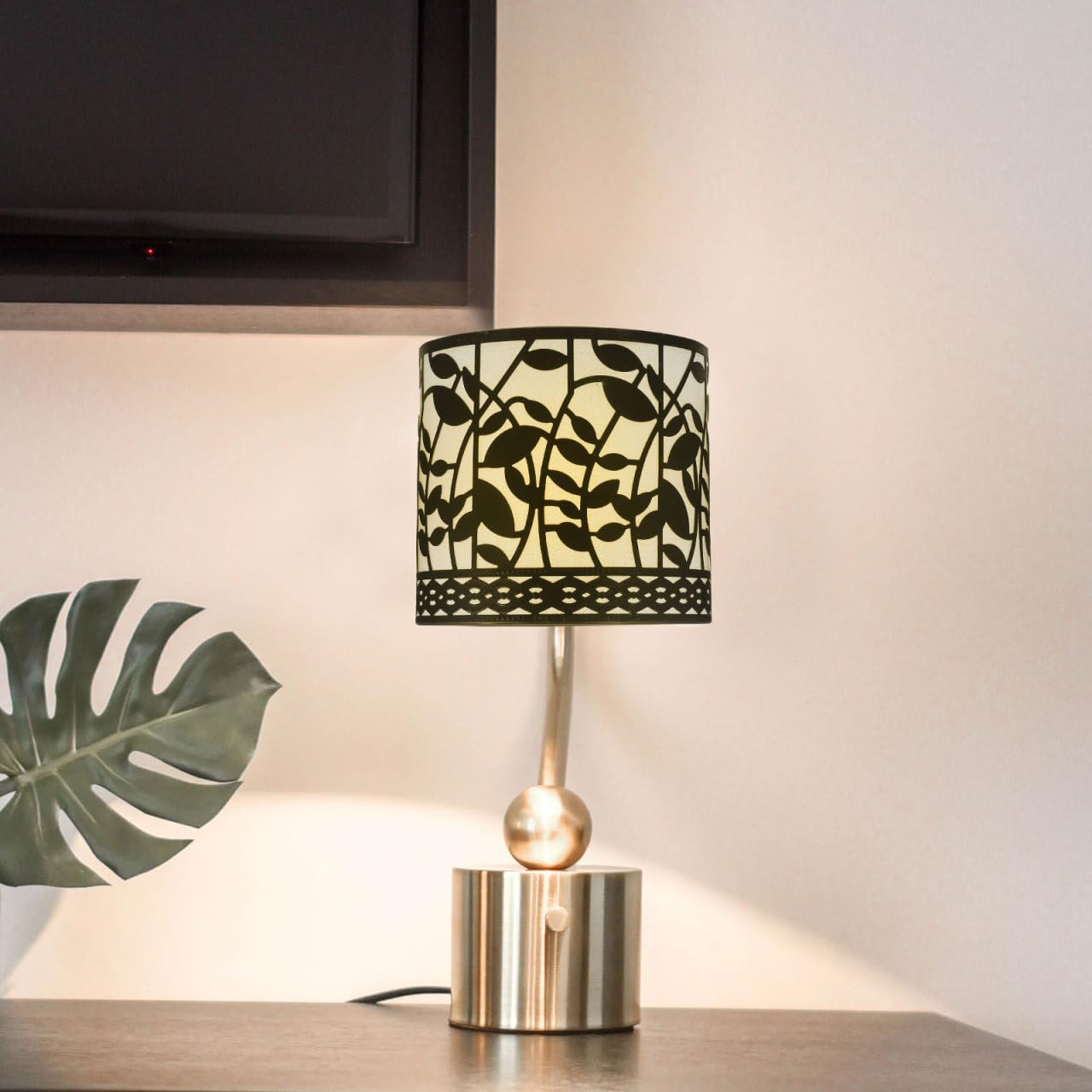 Leaf Pattern Wrought Iron Lampshade 5.51 Inch Metal Lamp Shade for Table and Floor Lamps Decorative Cover for Living Room Bedroom Office