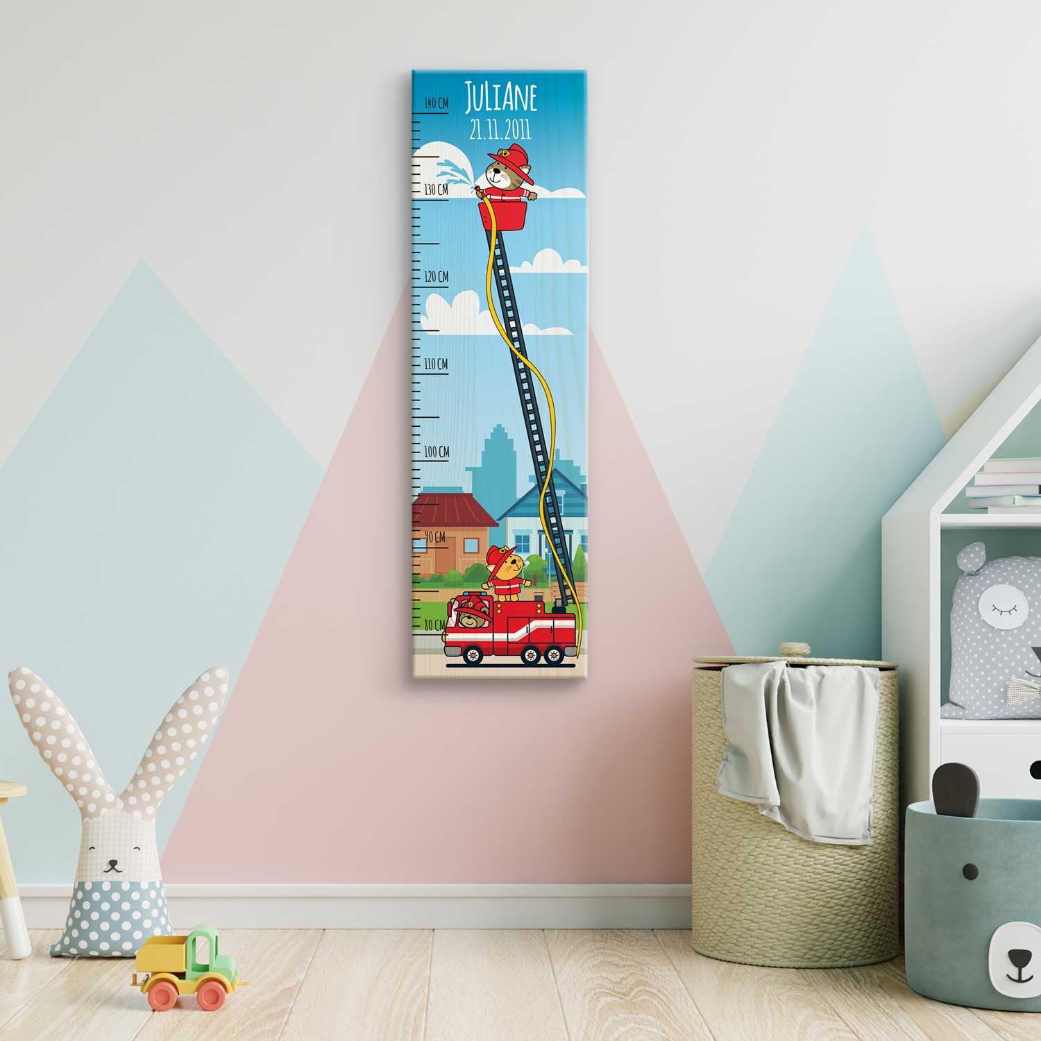 GRAVURZEILE Messlatte für Kinder aus Holz - Feuerwehr Design - mit Namen für Kinderzimmer - Skala misst 80-140 cm - Größe 20 x 70 x 2 cm - Geschenk zur Geburt für Mädchen & Jungen