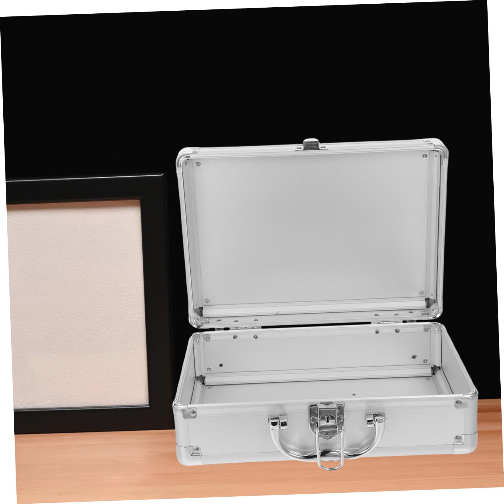 Valigetta in Lega di Alluminio Resistente per Trasporto Professionale Manico Comodo e Multifunzionale per Custodia Strumenti e Trucchi Argento
