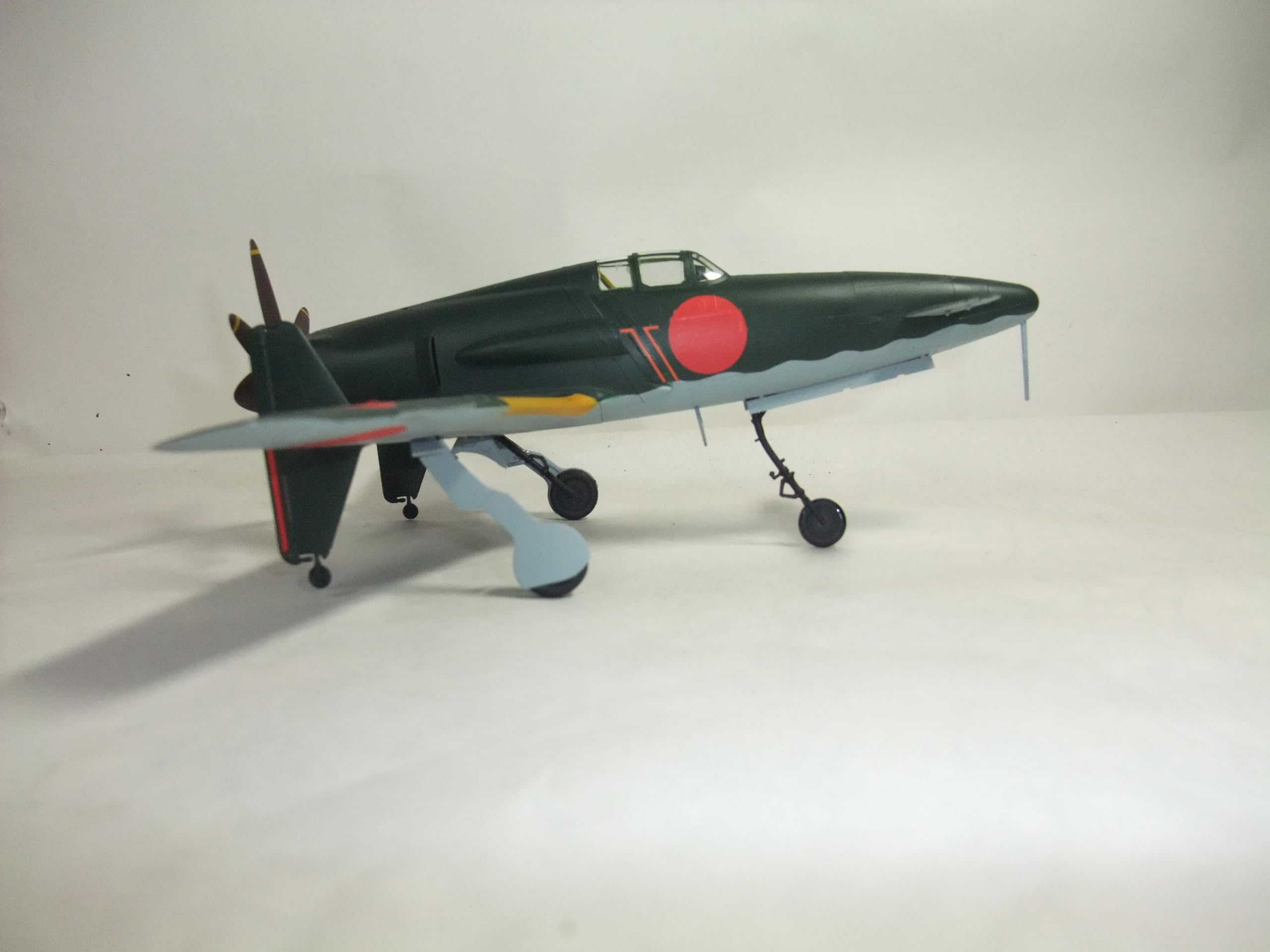 Amazon | 完成品 日本海軍試作戦闘機 震電48分の1サイズ | プラモデル