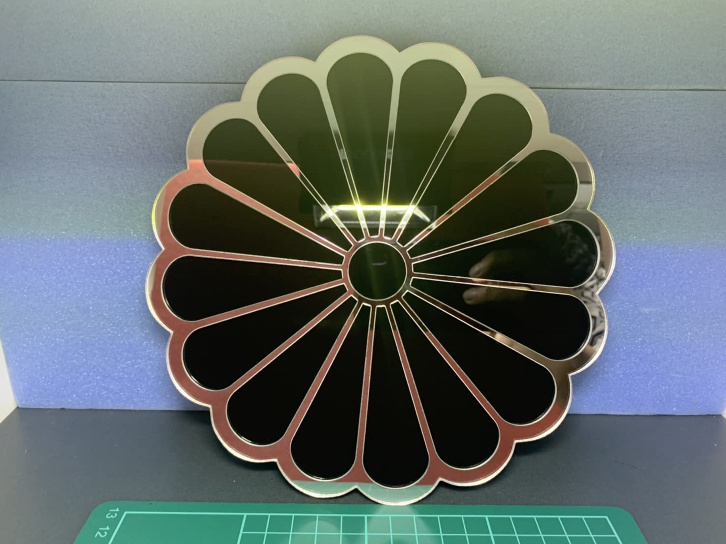 菊紋かめ Amazon | 菊紋菊型抜 プレート エンブレム 直径20cm (200mm