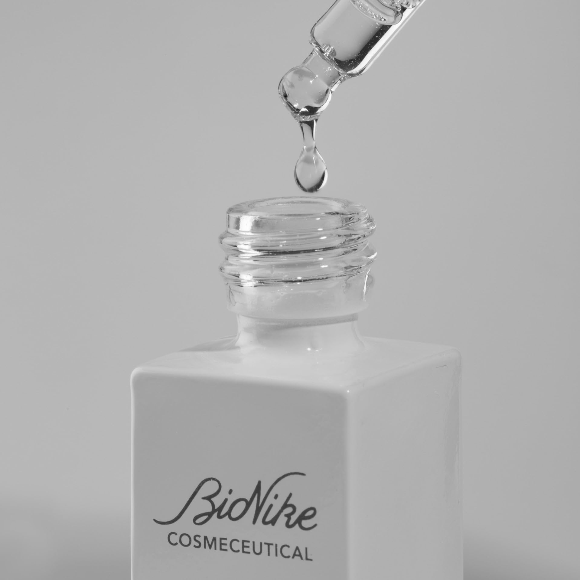 Bionike Cosmeceutical - C Stim Siero Viso Vitamina C ad Azione Antiossidante, Distende le Rughe e Uniforma e Illumina l'Incarnato, Dona una Pelle Levigata e Rivitalizzata, 30 ml