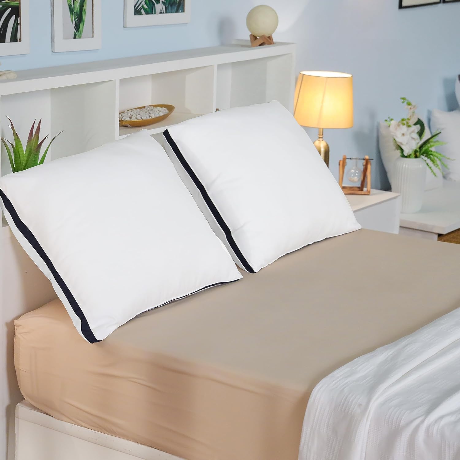 Utopia Bedding Oreillers 65 x 65 cm (2 Pièces), Rembourrage en Fibres Creuses Vierges 3D, Oreiller Doux et Facile à Entretenir (Bleu Marine)
