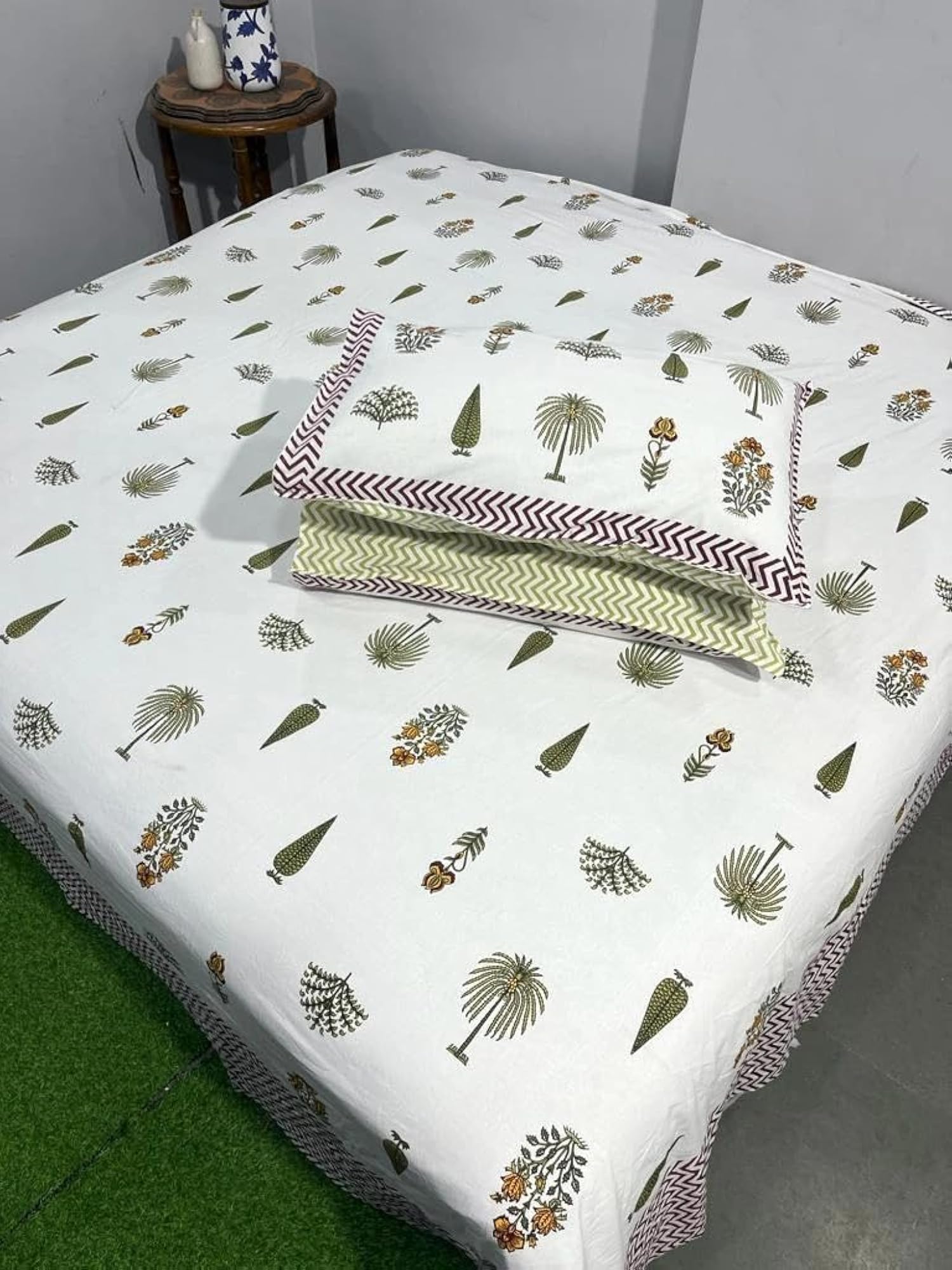 Gupta's RatnaKarpasam Printed Cotton Bedsheet, King Size