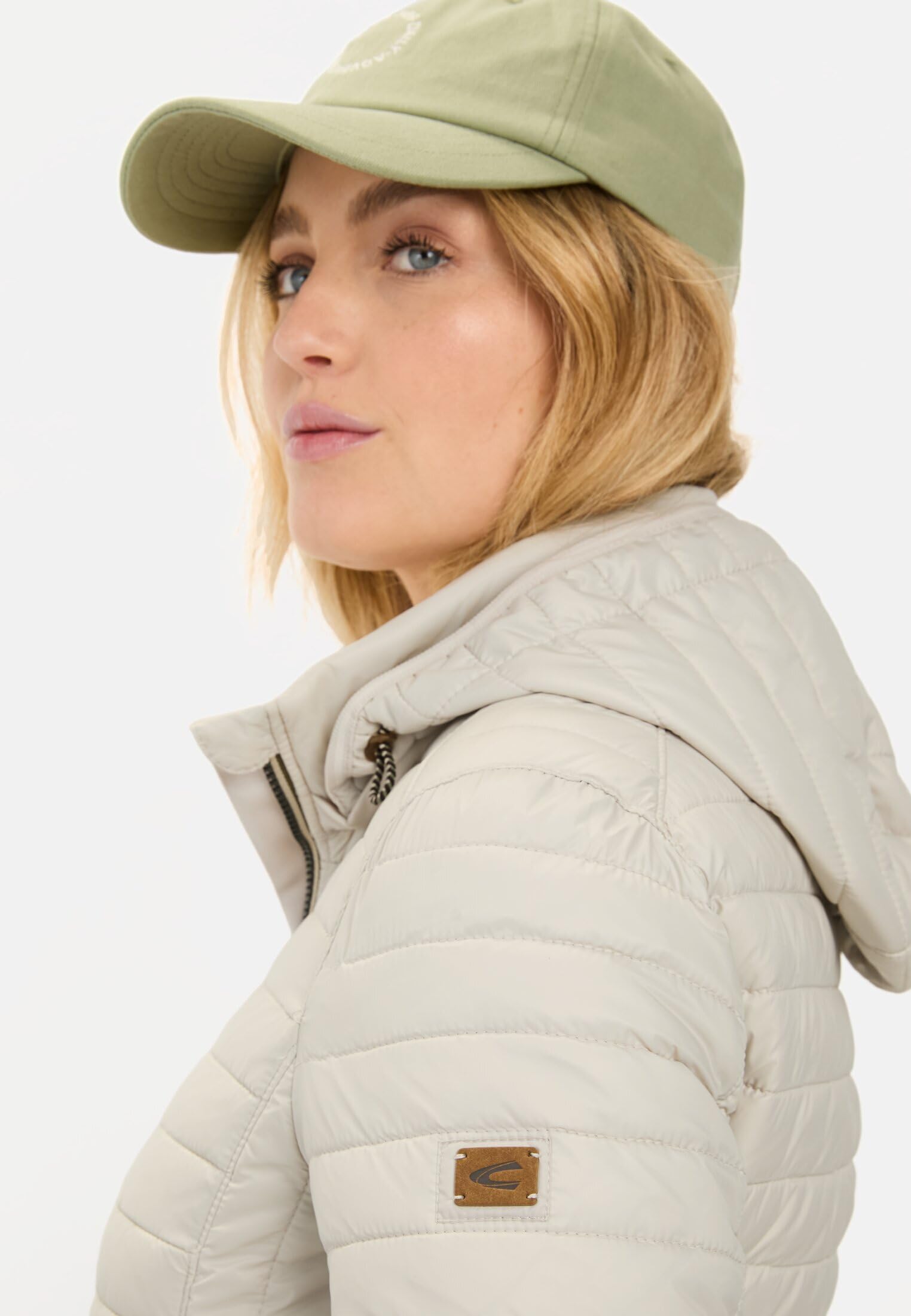 camel active Damen Wasserabweisende Steppjacke | Wasserabweisende und winddichte Steppjacke mit abnehmbarer Kapuze, 2-Wege Reißverschluss, 2 Innen - und 2 Außentaschen