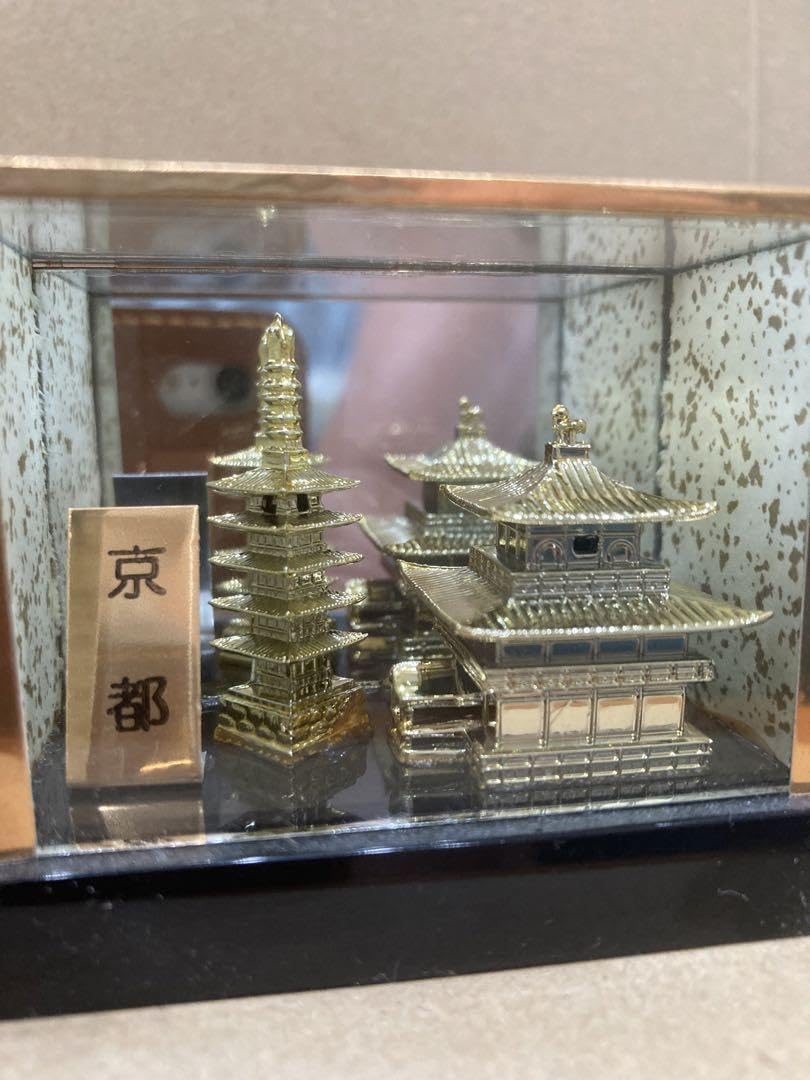 金閣寺 ミニチュア置物 Amazon.co.jp: 京都土産 金閣寺 五重塔 ミニチュア 模型 置き物
