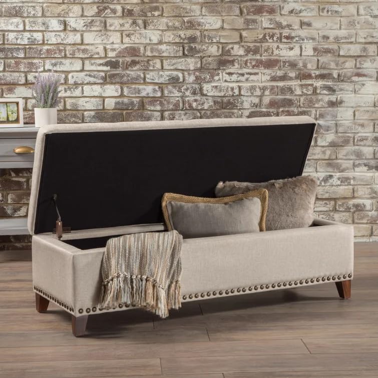 Banc de chambre rembourré beige idéal pour aménager une entrée ou un bout de lit organisé