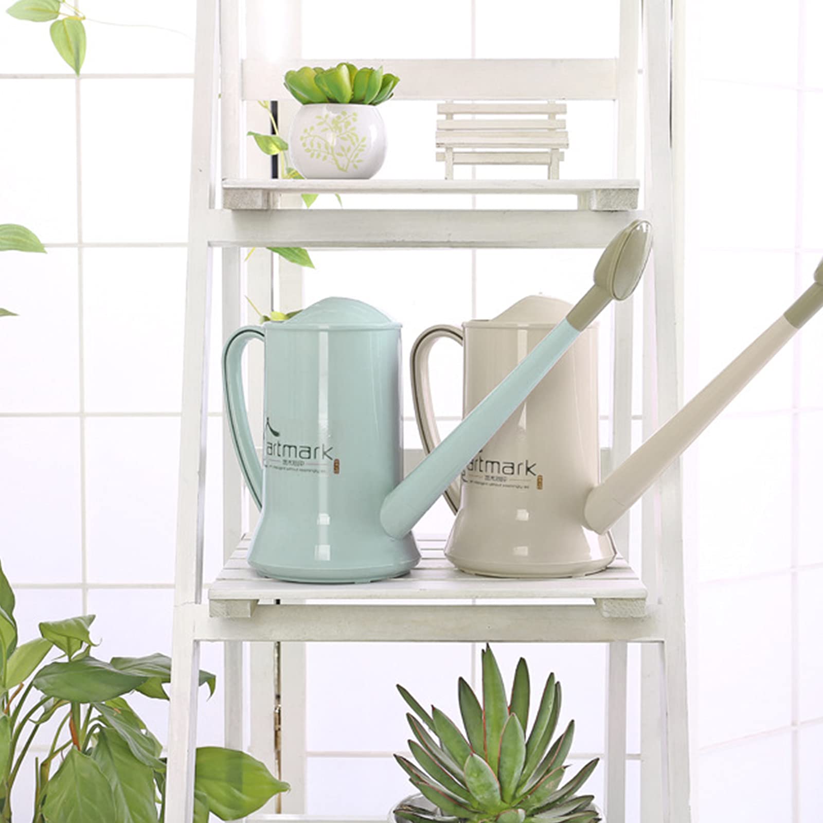 Vikye Lange tuit gieter, 1,2 l PP snoepkleurige gieter modieuze transparante tuin bloem sproeier eenvoudig Scandinavisch voor potplanten (rood