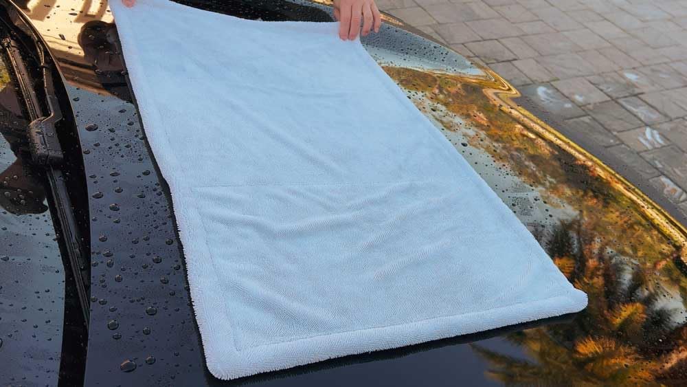 MAXL SoftSorb® Ultra Absorbent Car Drying Towel with Advanced Wicking Technology – Non-Abrasive Car Towel for Spotless, Swirl-Free Finish on Cars, SUVs, Motorcycles & Boats - Large White 19.5" x 31.5"