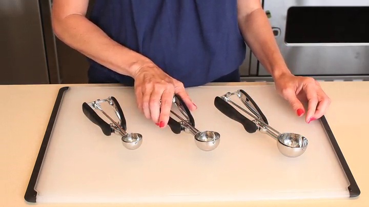 Amazon.com: OXO Good Grips Large Cookie Scoop, Multicolor, Large