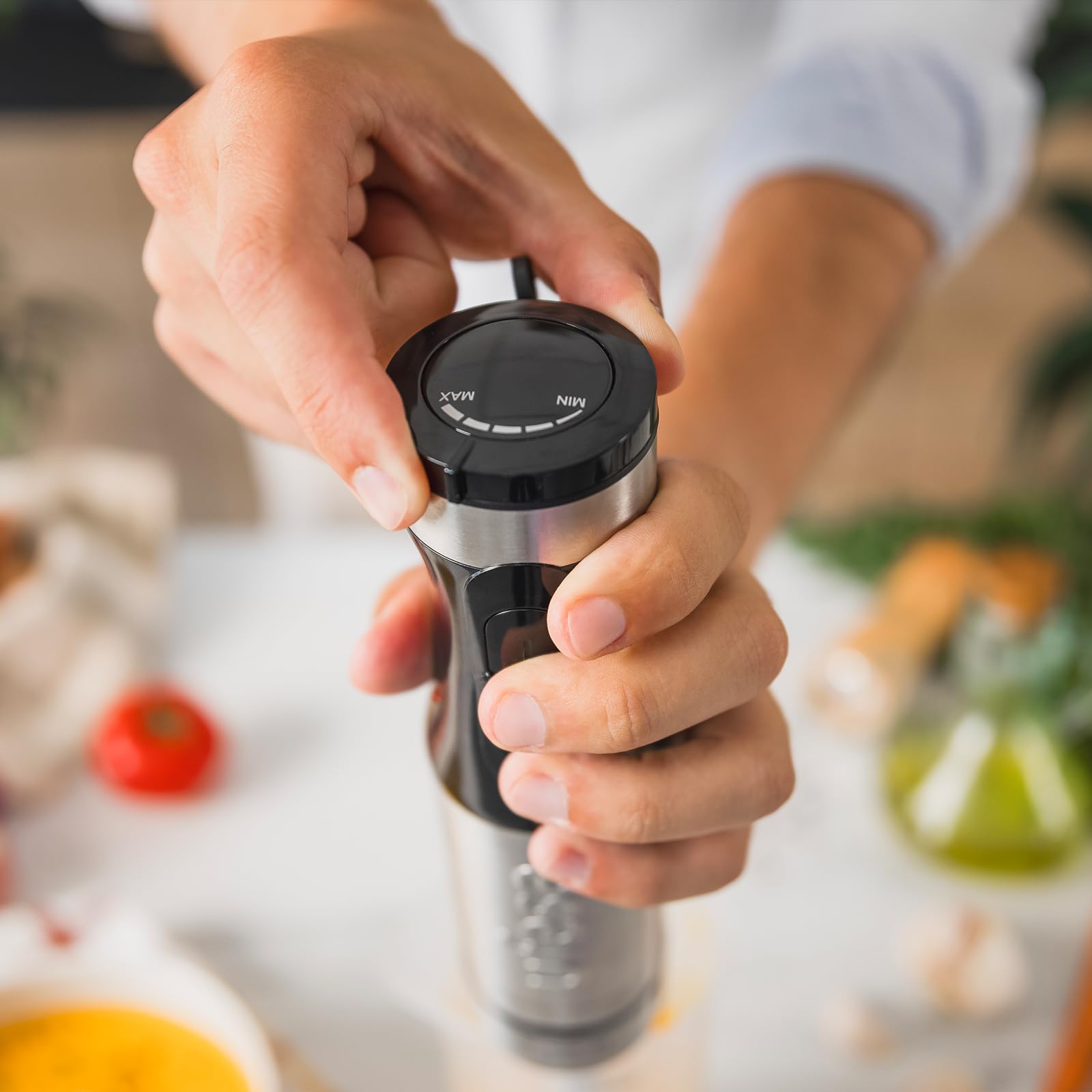 Ufesa Blender nurkowy Aquarius Max 1000 W, funkcja turbo, zmienna regulacja prędkości, 4 wysokowydajne ostrza, zdejmowana stopka ze stali nierdzewnej, ochrona przed rozpryskami, szklanka 700 ml