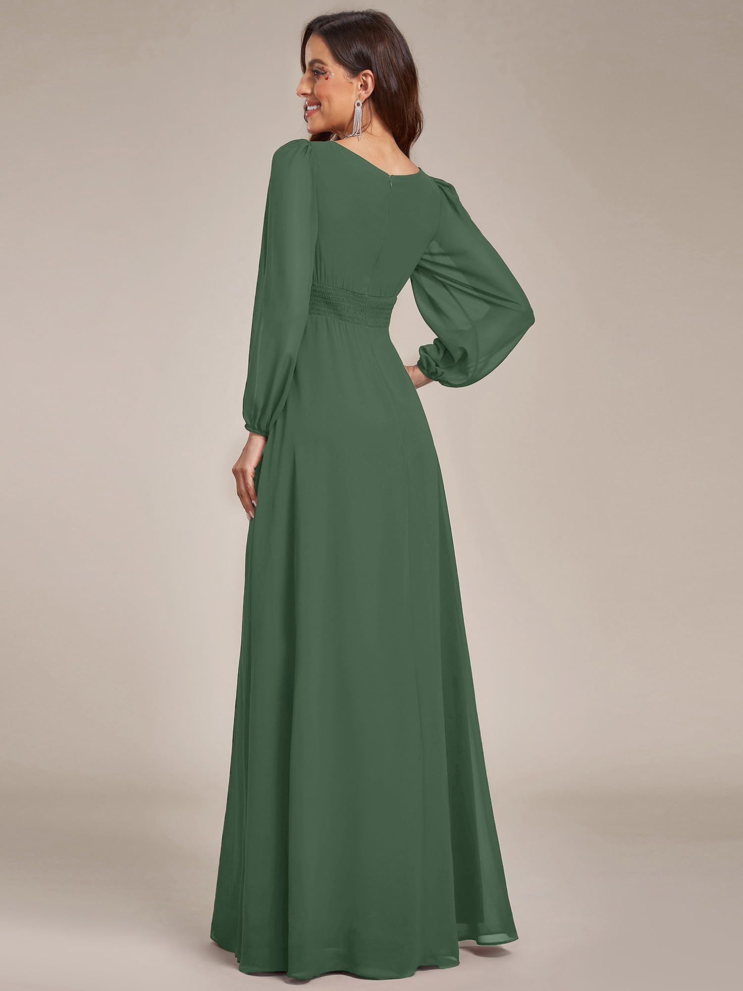 Ever-Pretty Vestido formal de gasa con cuello redondo y mangas largas plisadas, cintura imperio, talla grande, vestido de dama de honor