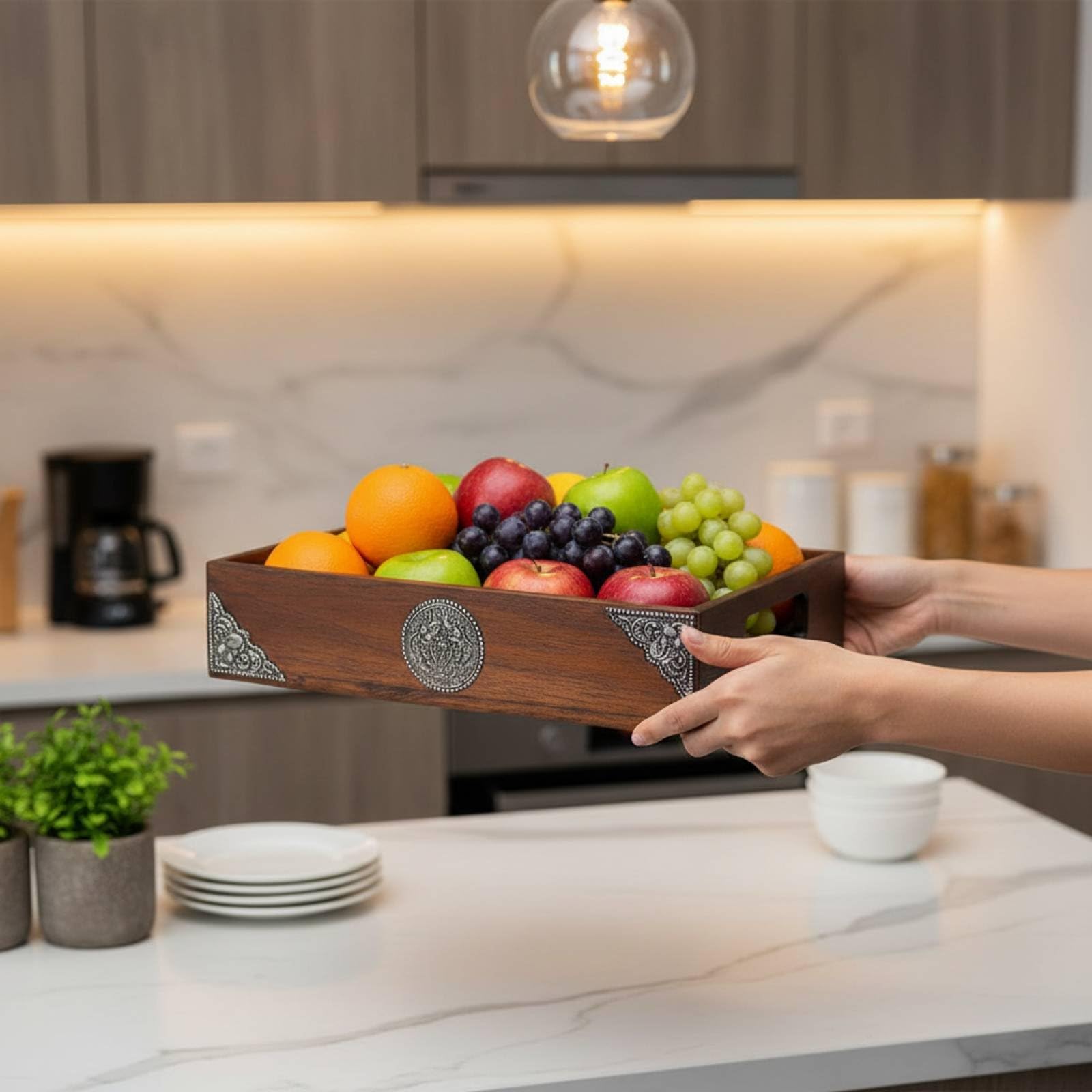 Industrial Tray Teak Holz Tablett Rechteck Serviertablett Dekotablett Aufbewahrung mit Zinn Elementen für Getränke Snacks Obst Und Briefe für Esstisch, Klein 24cm X 14cm X 8cm