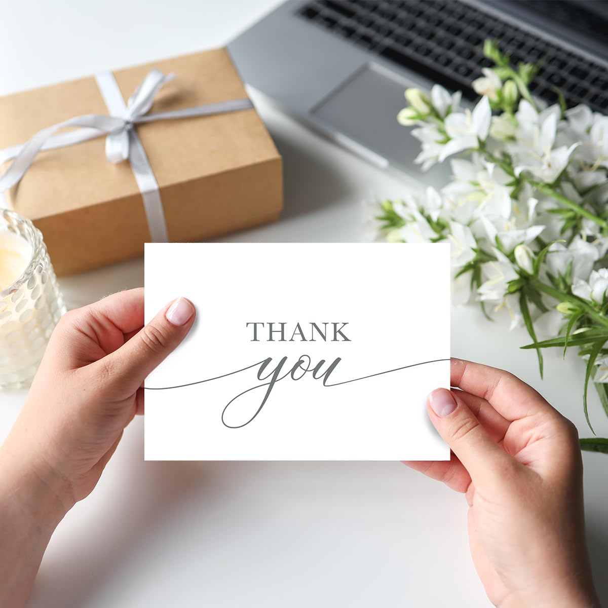 Designer Greetings - Tarjetas de agradecimiento en blanco para cualquier ocasión, con texto en relieve en papel de aluminio blanco y plateado (100 notas de agradecimiento en relieve, sellos y sobres