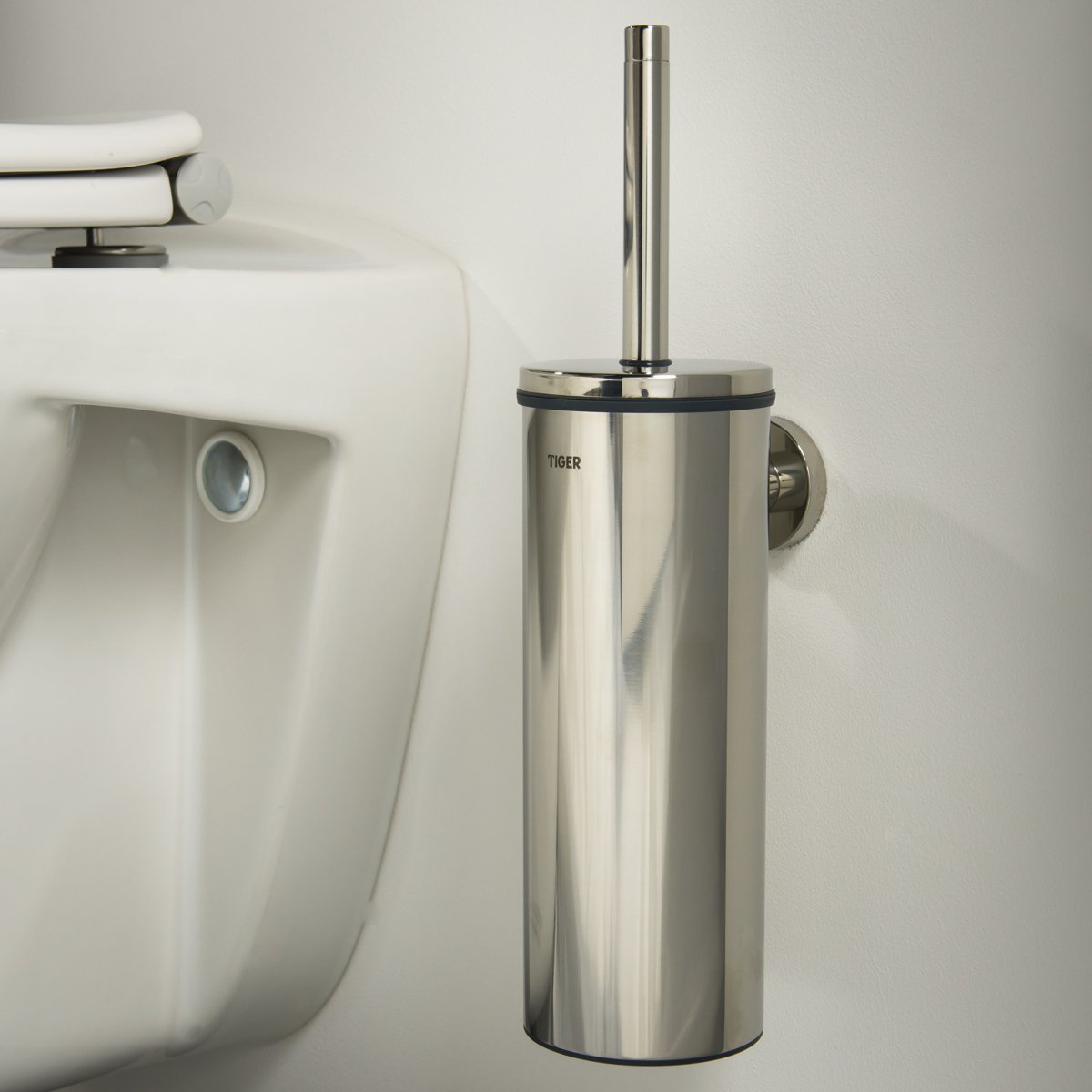 Tiger Boston Toilettenbürste, WC-Bürste mit Halter zur Wandmontage, mehr Hygiene Dank integriertem Deckel und herausnehmbaren Einsatz, Edelstahl poliert