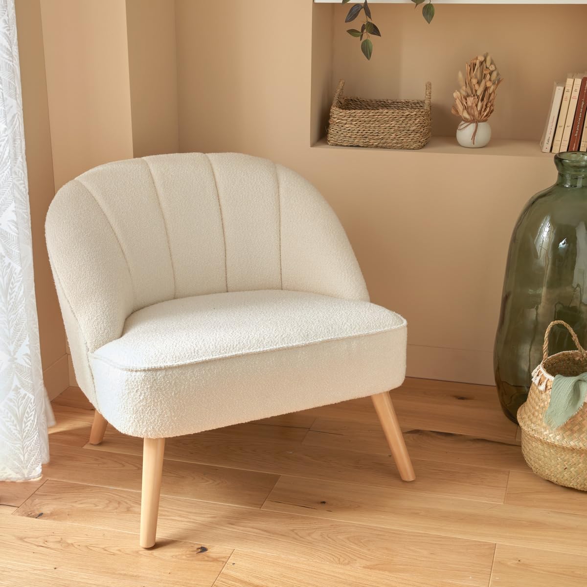 Atmosphera - Fauteuil Naova Tissu Bouclette Blanc, L 78 x P 72 x H 71 cm, Pieds en Bois, Déperlant - pour Salon, Chambre