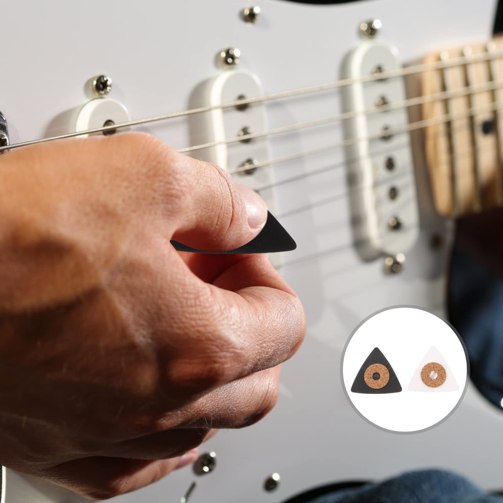 BESTonZON 4sets Plettri Per Chitarra Triangolari Due Colori Accessorio Pratico Per Musicisti Migliora Suono e Facilita Gioco Confezione Da Neri e