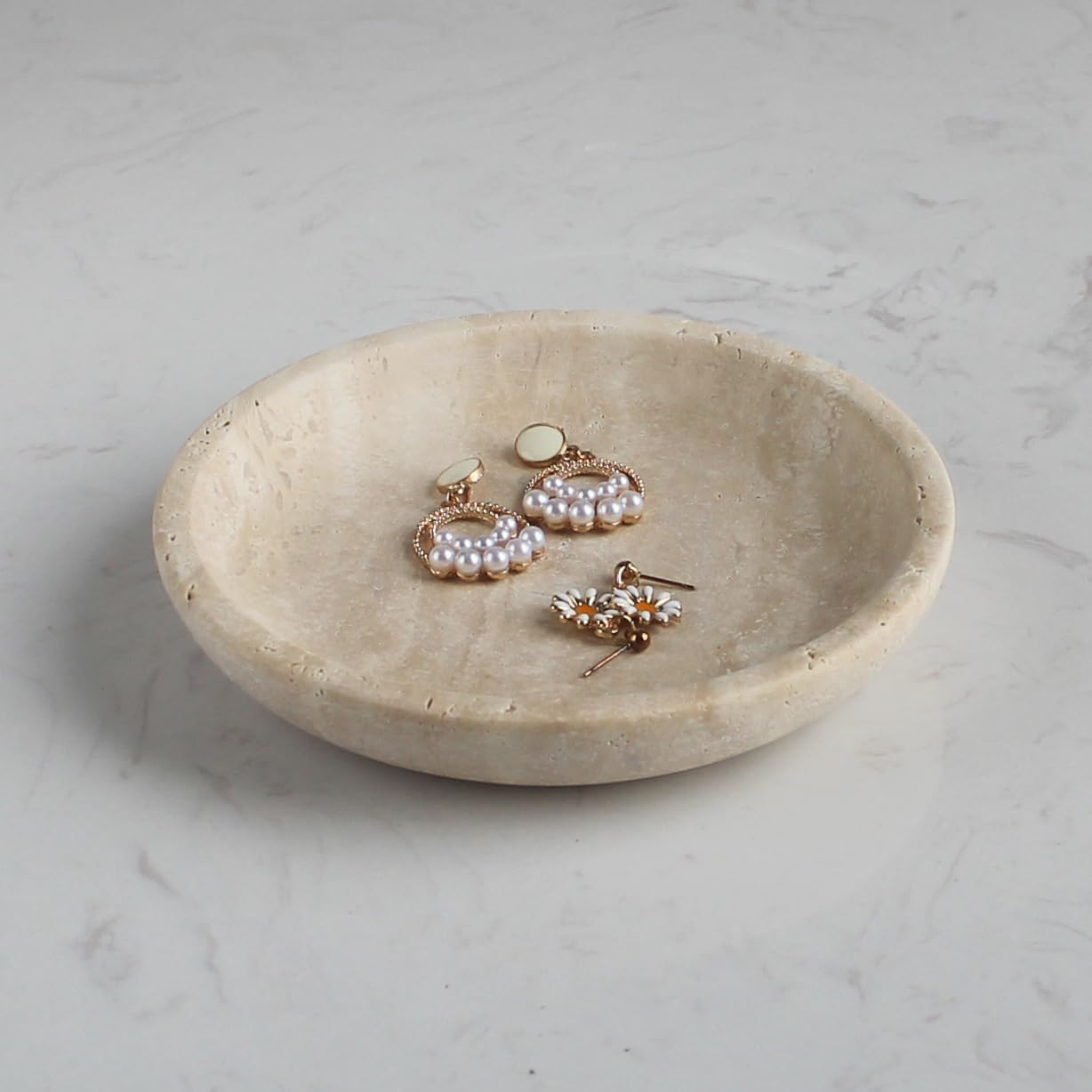 Nawgnail Plat à bijoux en marbre naturel travertin de 14 cm, plat à bijoux pour bague et boucles d'oreilles, cadeau pour femme, fille (travertin beige)