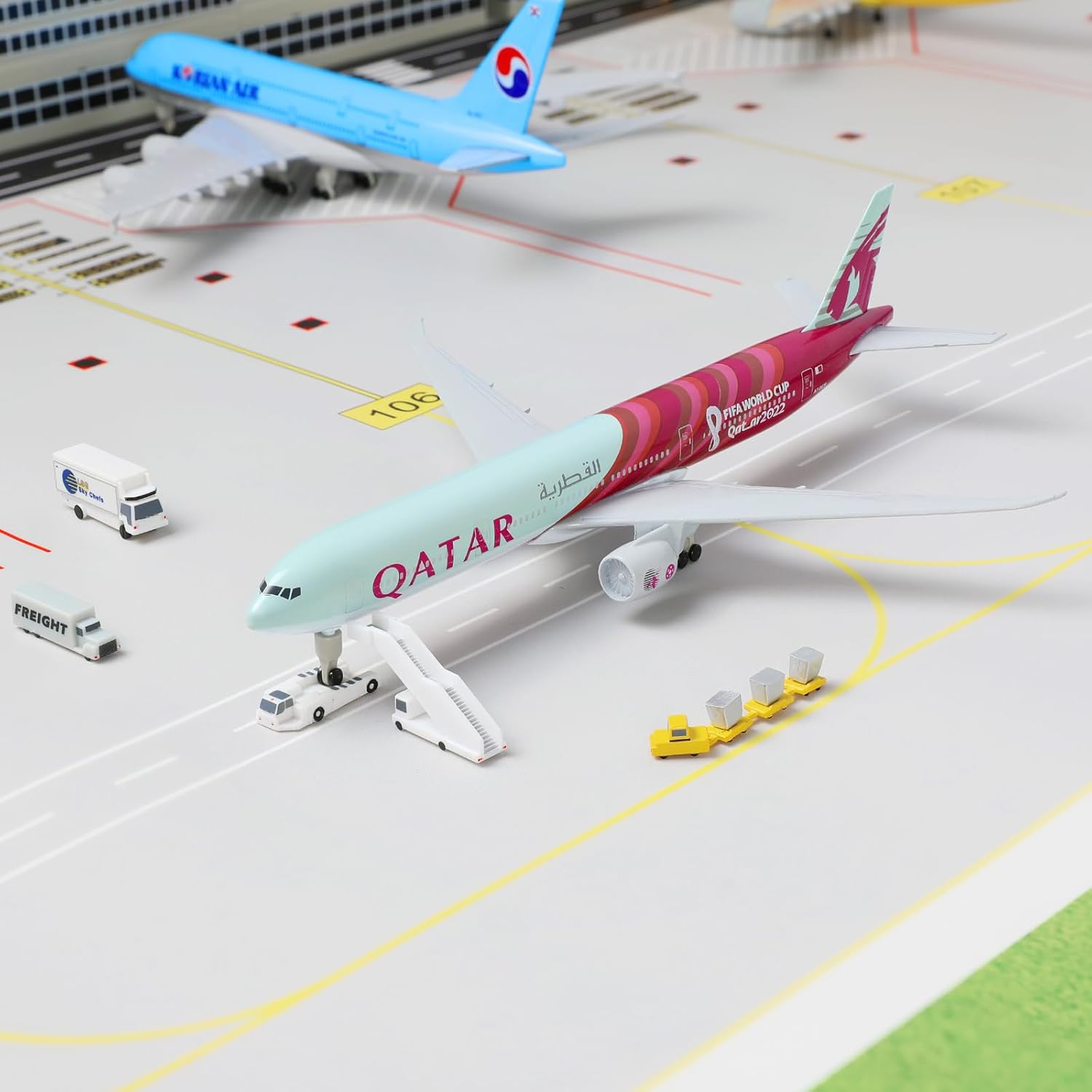 Boeing 777-300ER 1/300 Diecast Metal Airplane Model with Stand Alloy Aircraft Kit for Aviation Enthusiasts Gifts, Desktop Display Decorations (World Cup2022)