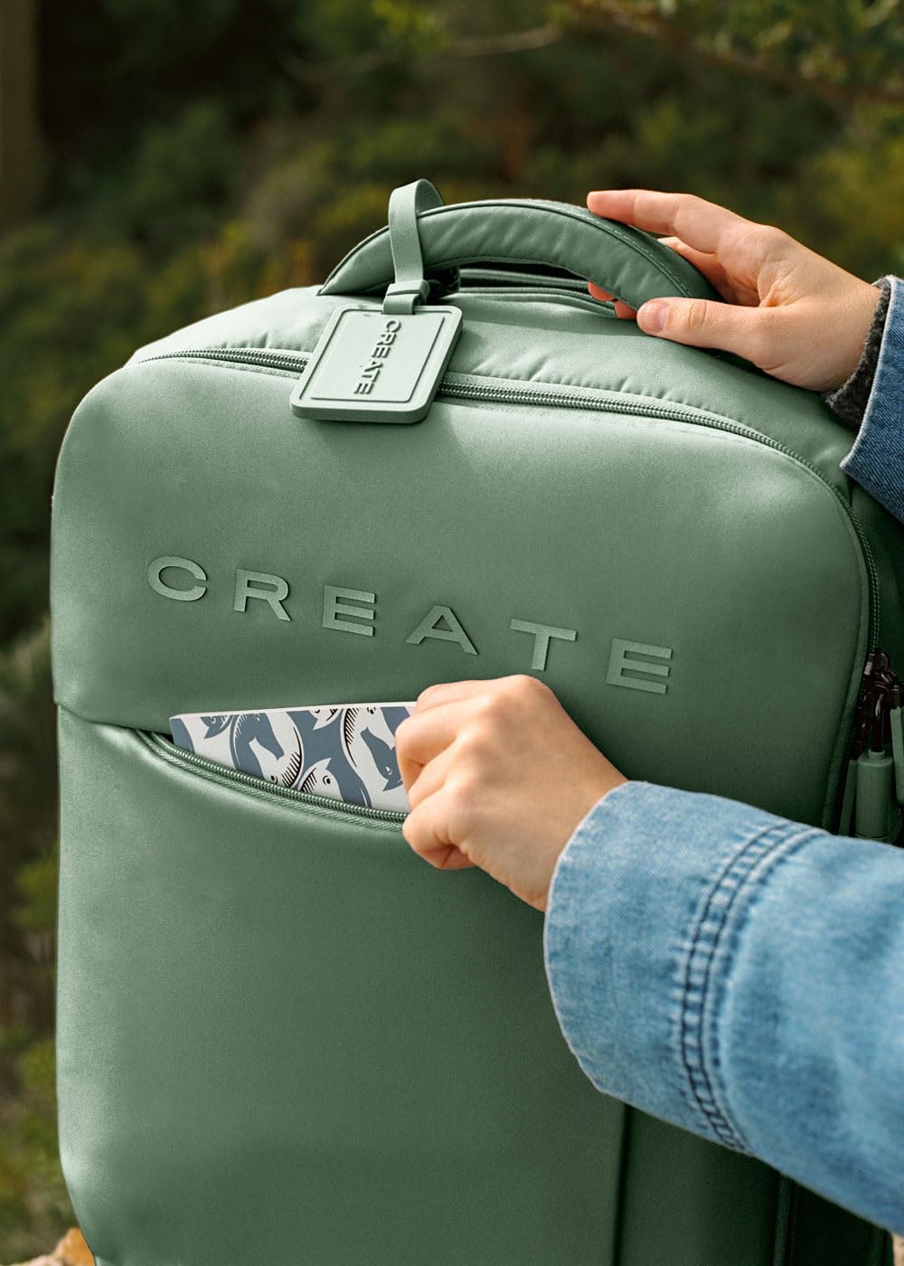 CREATE / Luggage Studio Soft/Maleta Blanda de poliéster Verde Sage / 39x20.5x56cm / Candado TSA, 4 Ruedas Dobles, Organizador, Mango telescópico, Tejido Impermeable, Etiqueta identificativa