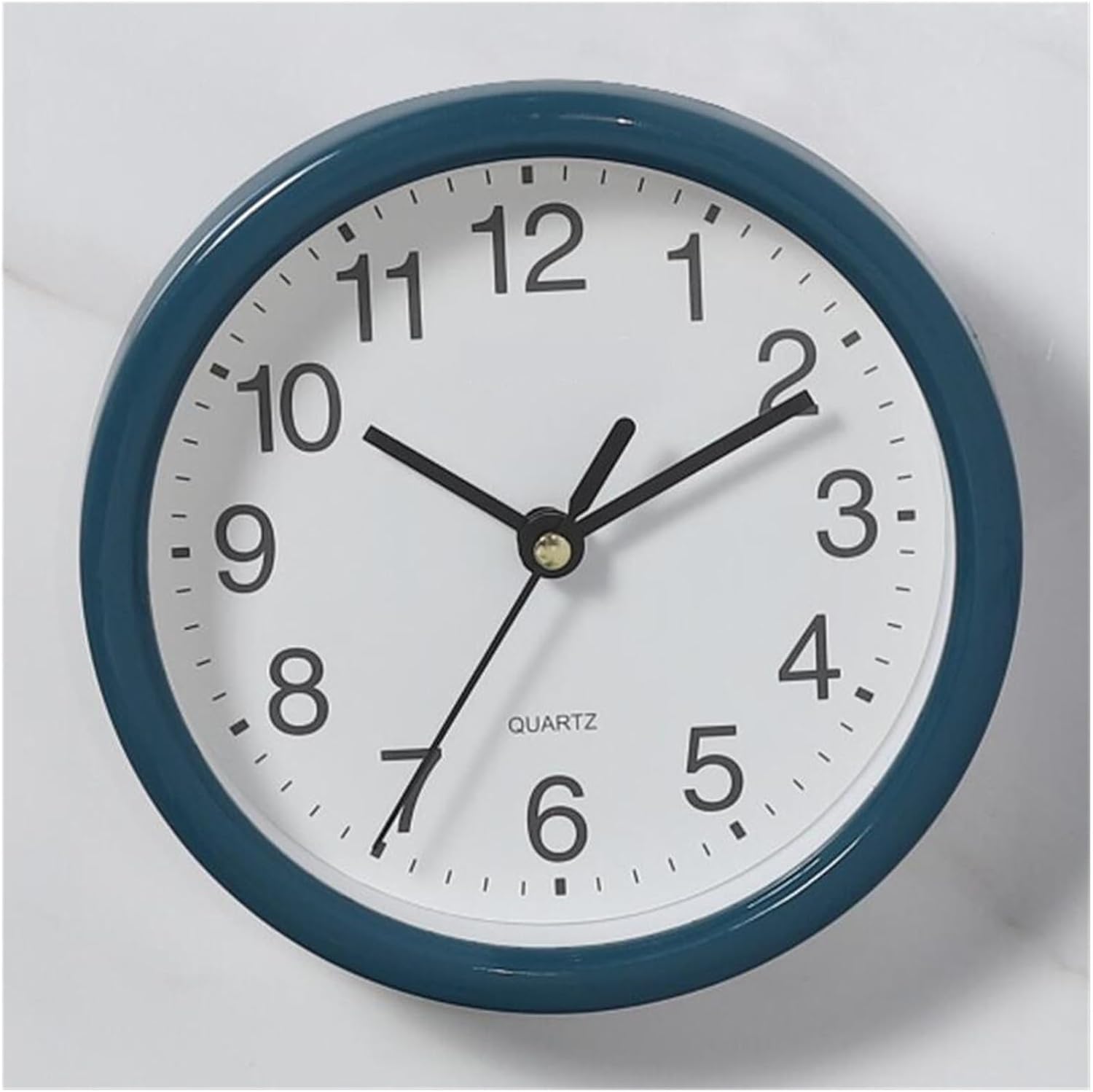 Petite horloge murale bleu profond 15 cm : finissez-en avec les murs vides de salon