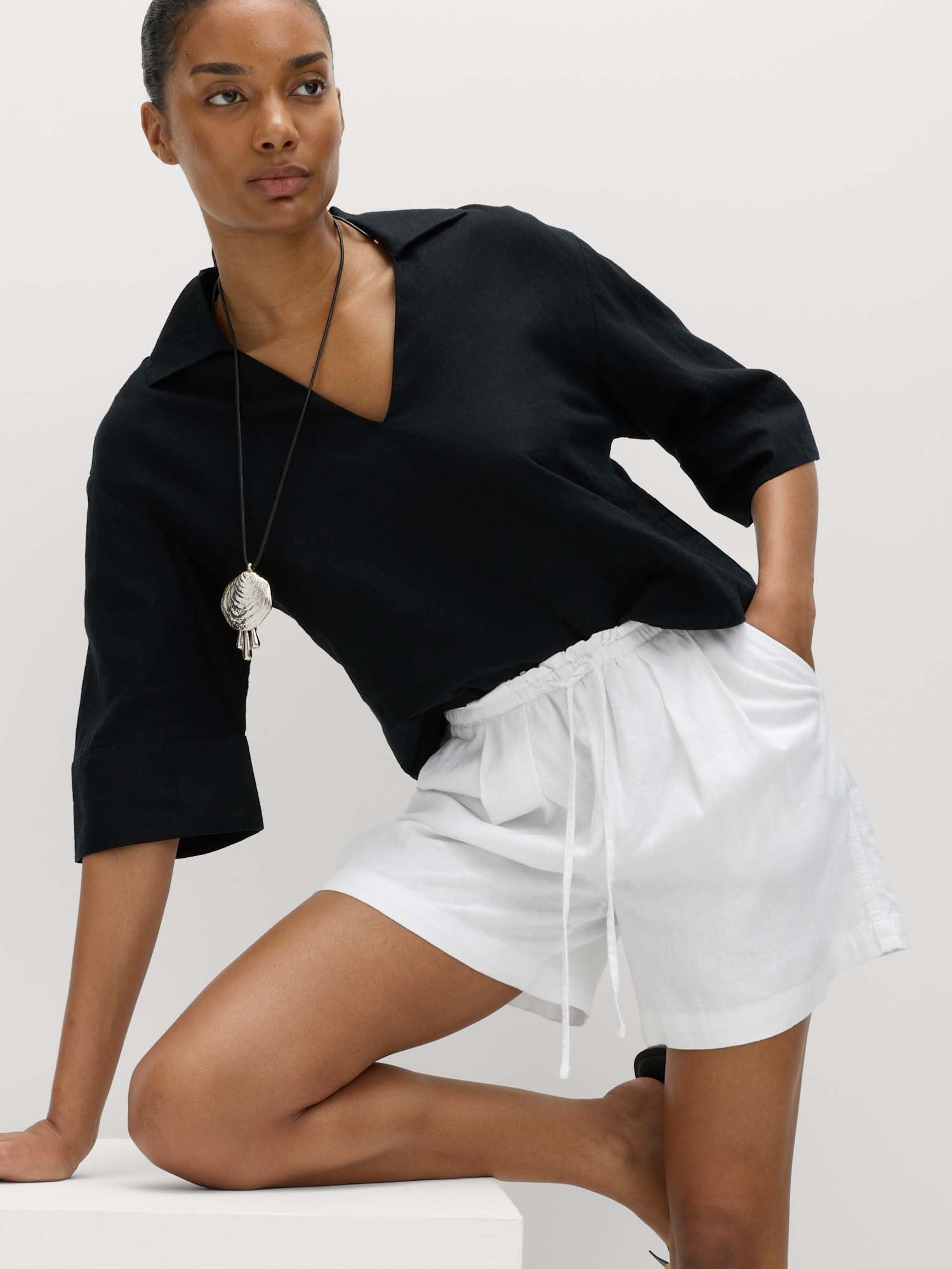 Marks & Spencer Damen-Shorts aus Leinenmischgewebe mit hohem Bund – Kordelzug im Bund – Zwei praktische Taschen an den Hüften