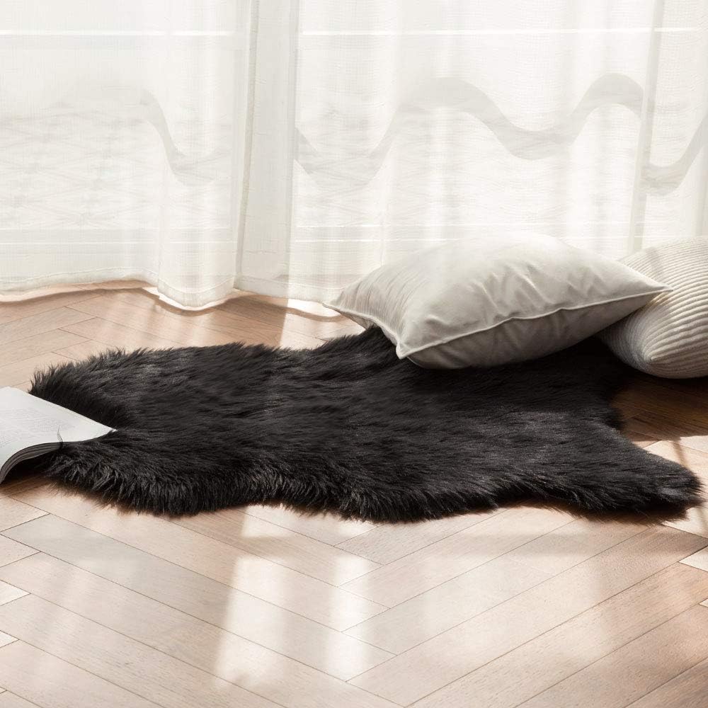 JXLOULAN Faux schapenvacht, tapijt, zwart, 75 x 120 cm, zacht pluizig tapijt, woonkamerdecoratie, langharig, tapijt voor stoelen, bank, slaapkamer, kinderkamer