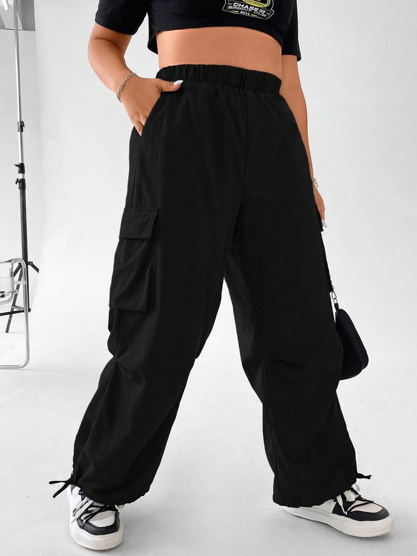 OYOANGLE Women's Plus Size Elastic High Waist Flap Pocket Cargo Pants Streetwear Loose Baggy Trousers with Pocket