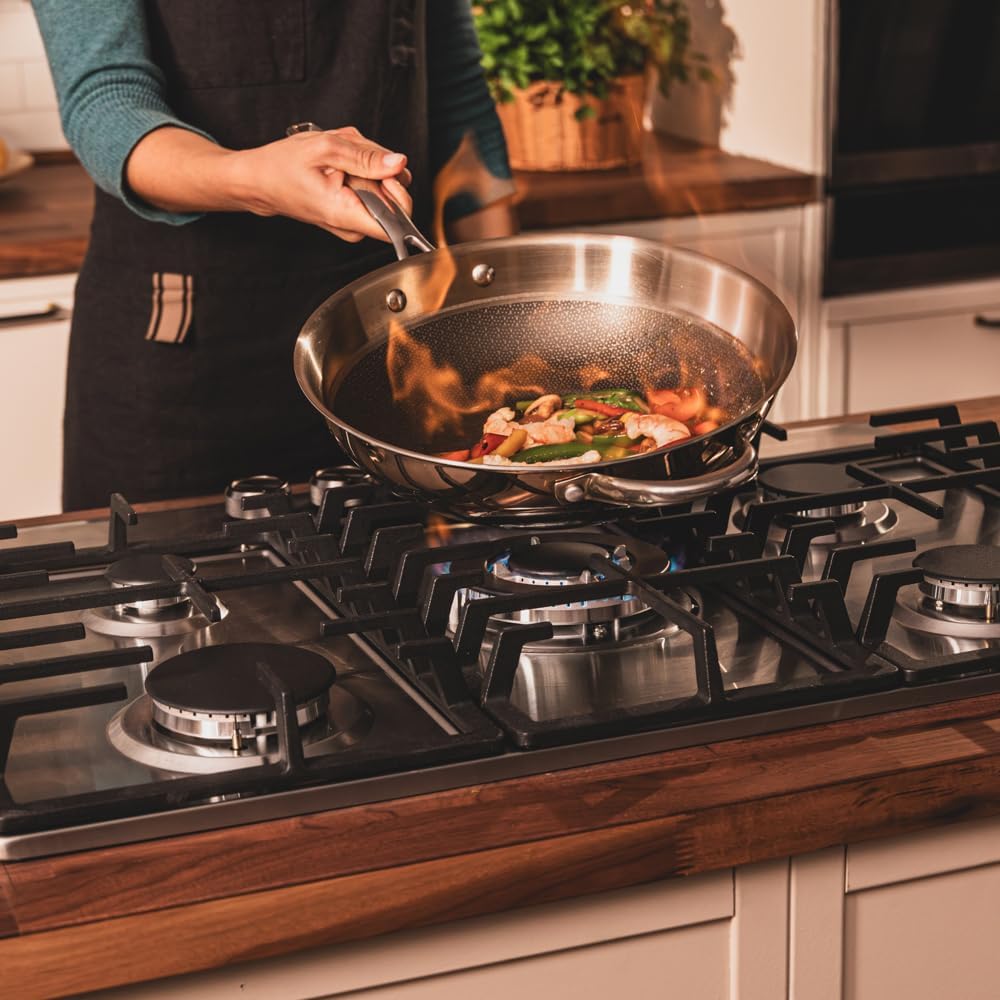 Diagram showing dimensions of the gas hob and required countertop cut-out