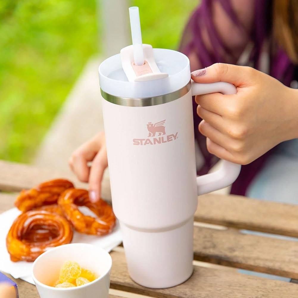Amazon.com: Stanley H2.0 Vacuum Quencher, 0.88 L (0.88 L), Cream, 2.0, Cold  Insulation, Durable, Straw Water Bottle, Summer, Outdoors, Dishwasher Safe:  Home & Kitchen