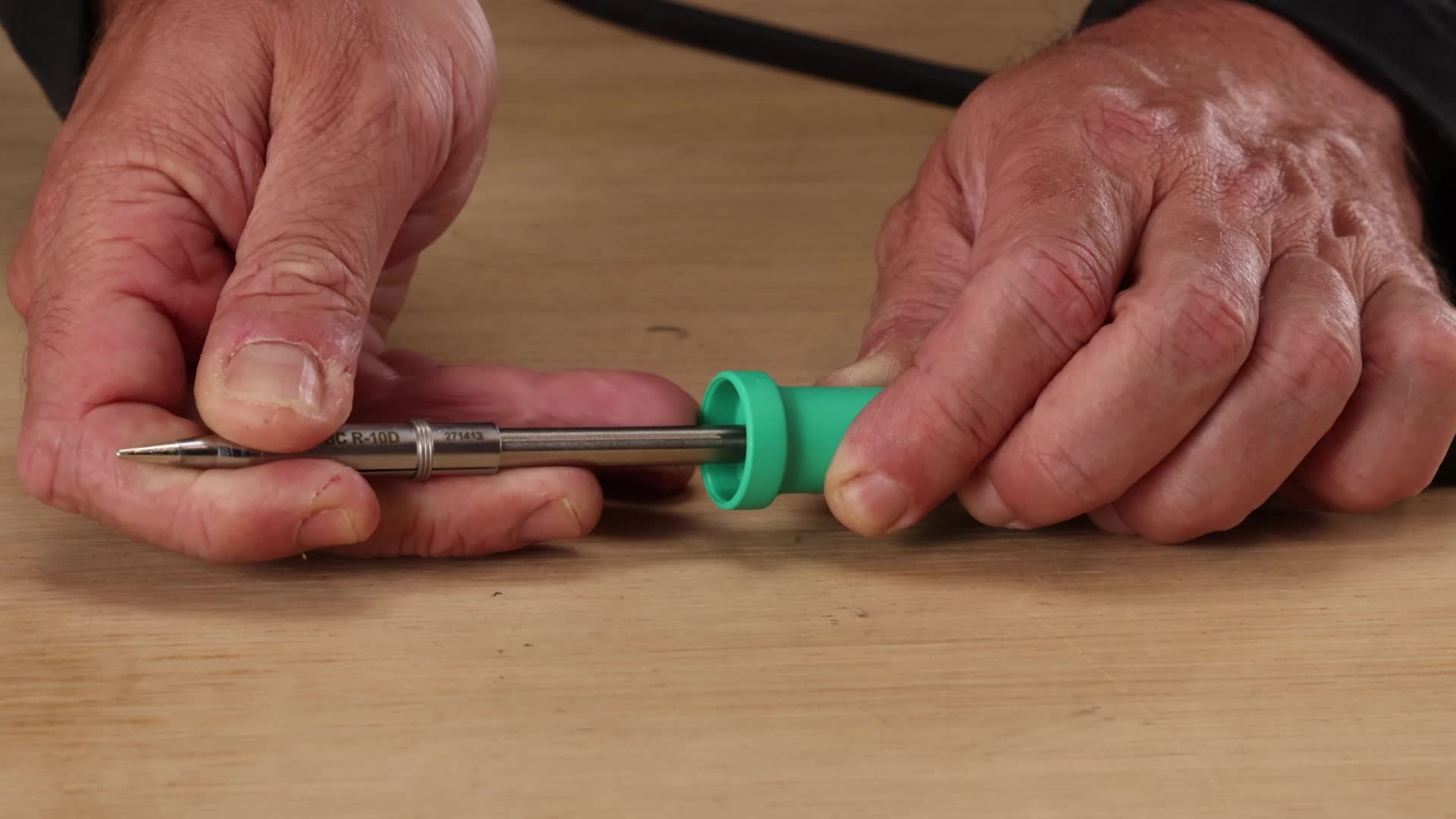 Fer à Souder Électrique JBC 25W 30S - Outil Précis Pour Travaux Électroniques