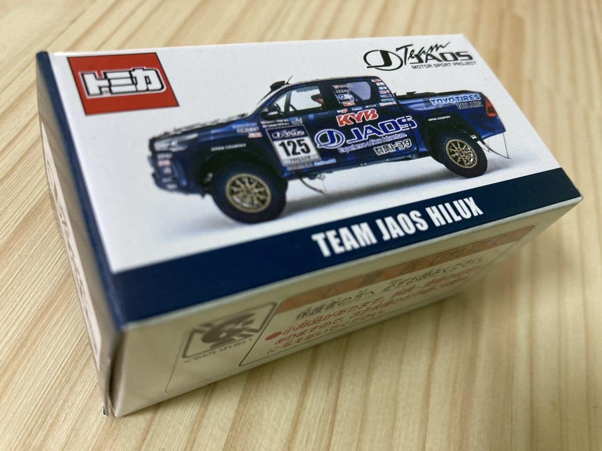 トミカ ハイラックス TEAM JAOS HILUX