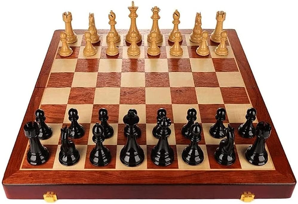карманная шахматная доска. шипичкина ксения шахматы. хрустальные шахматы гусь хрустальный. шахматы из фанеры. Louis vuitton настольные игры.