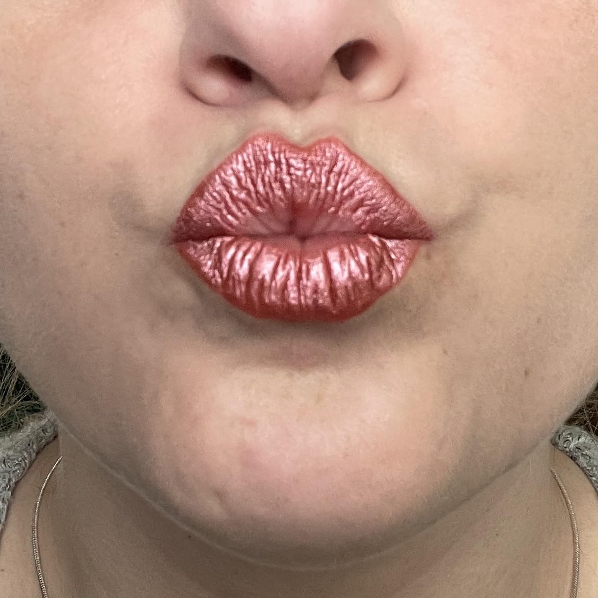 MAKI YIKA Metallic Pink Lipstick Long Lasting Hot Pink Lipsticks for Mother Women High Shine Glitter Lipstick No Smudge Transferproof Liquid Lip Gloss (BR01 Love Story)