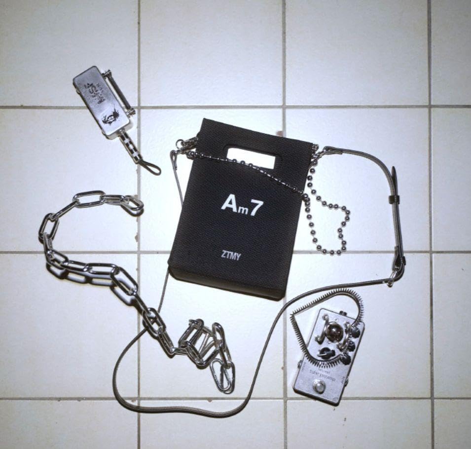 ずとまよ nana-nana コラボバッグ Amazon.co.jp: ずとまよ nana-nanaコラボ ショルダーバッグ